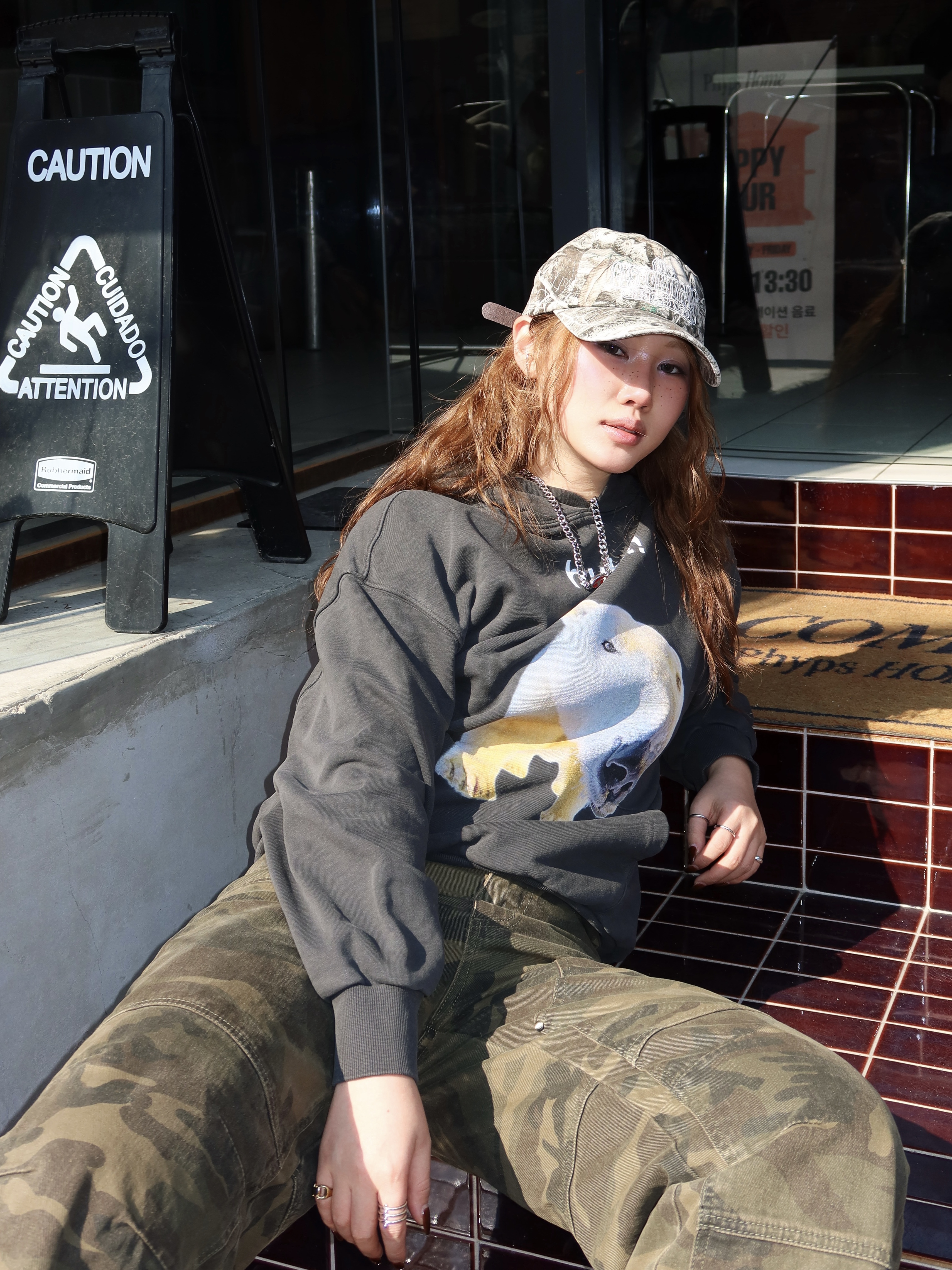 [KREAM 단독] Suade Huh Hoodie Pigment Black, [KREAM 단독] ersco Original Logo Cap Realtree 착용 스타일 - 4