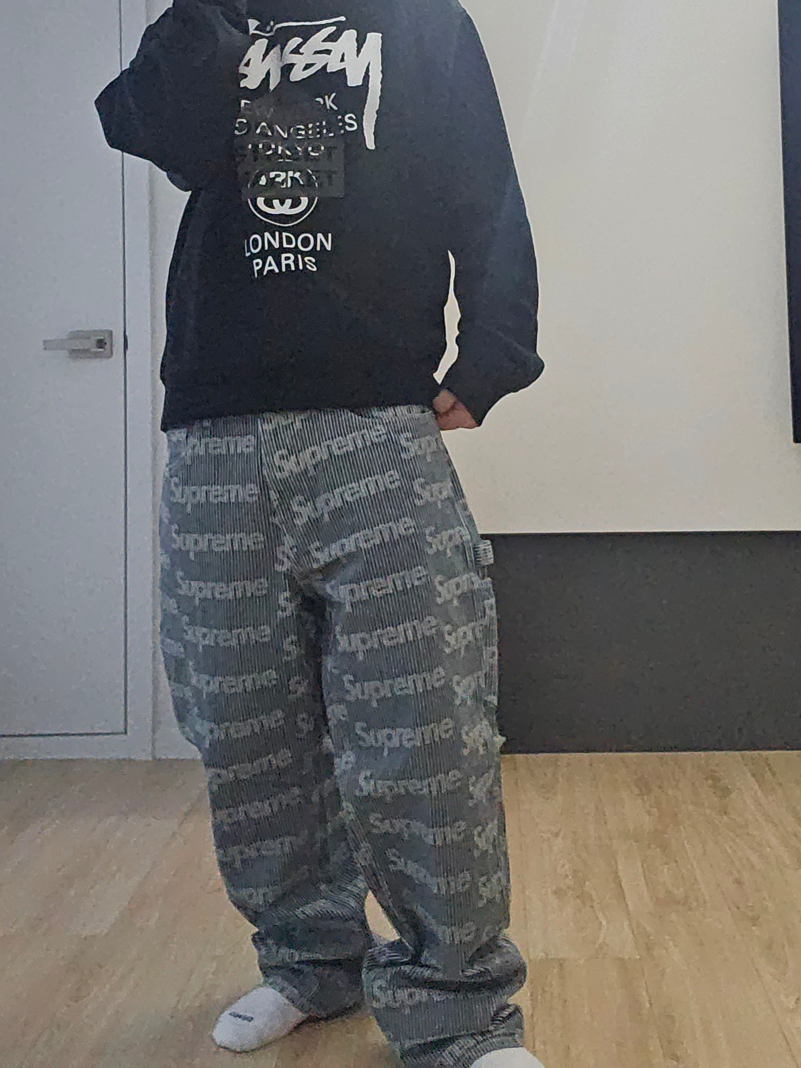 Supreme Denim Painter Pants Stripe - 24SS, Stussy DSM World Tour Crew Black 2022 착용 스타일 - 2