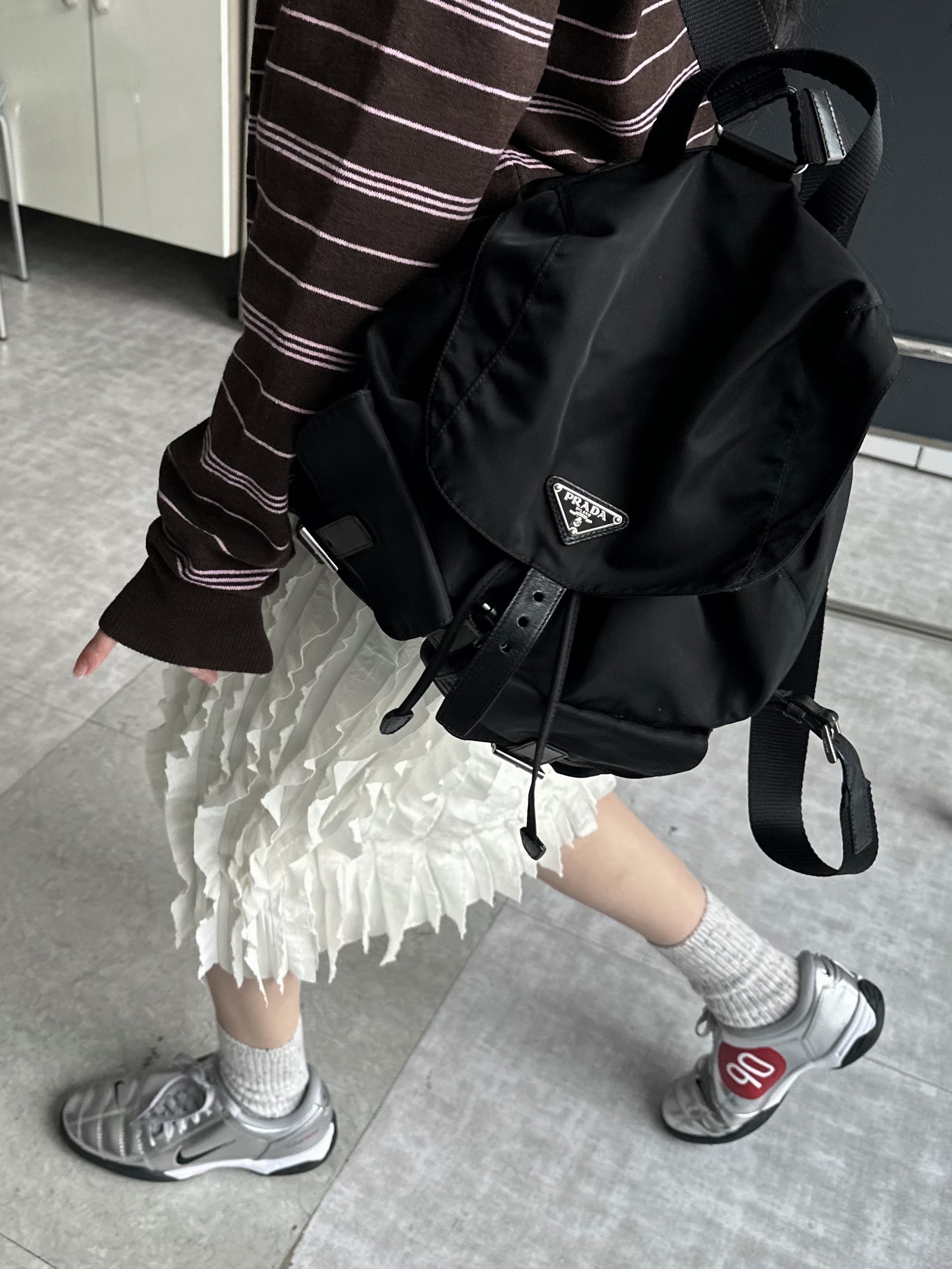 Nike Total 90 III SP Metallic Silver and Black, Prada Re-Nylon Medium Backpack Black 착용 스타일 - 1