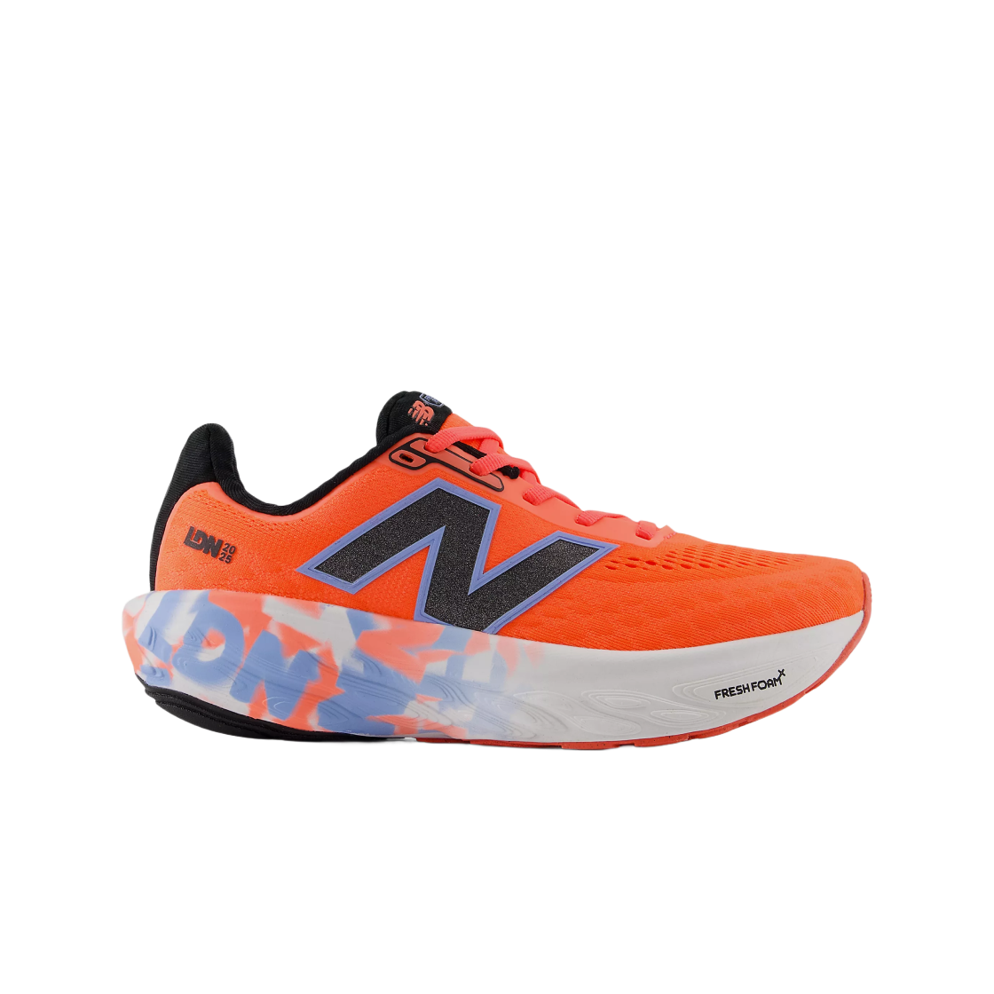 (W) 뉴발란스 TCS 런던 마라톤 에디션 프레쉬 폼 X 1080v14 얼젠트 레드 화이트 - B 스탠다드((W) New Balance TCS London Marathon Edition Fresh Foam X 1080v14 Urgent Red White - B Standard) - 1