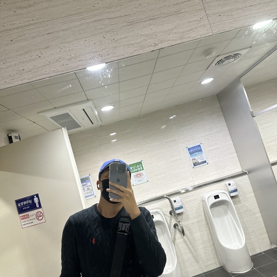 Play Comme des Garcons Black Heart Knit Cardigan Grey, Apple Airpods Pro 2nd Gen with MagSafe Charging Case USB C (Korean Ver.) 착용 스타일 - 2
