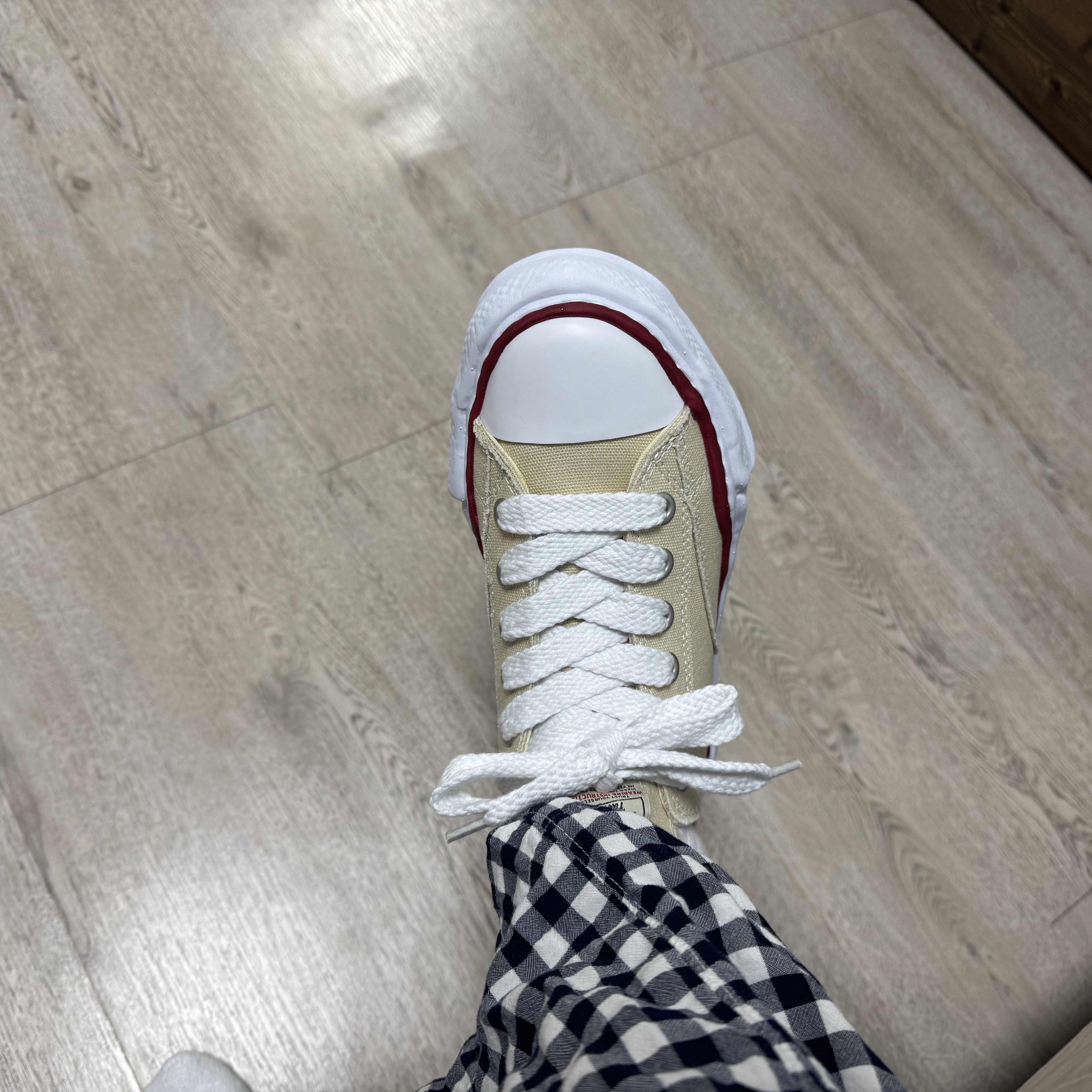 Maison Mihara Yasuhiro Peterson OG Sole Canvas Low-top Sneakers Natural 착용 스타일