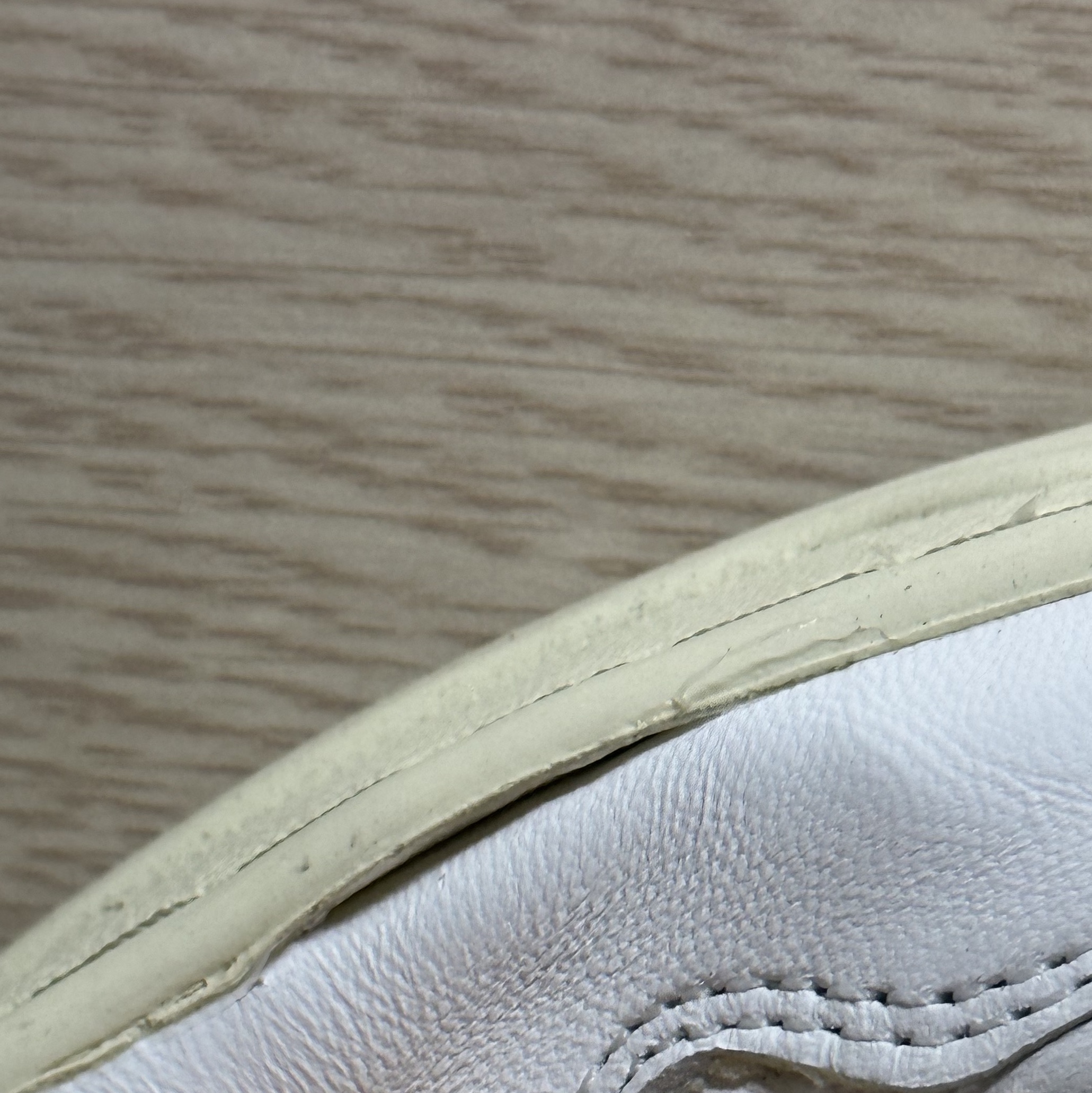 Autry Medalist Low Goatskin Sneakers White 착용 스타일 - 2
