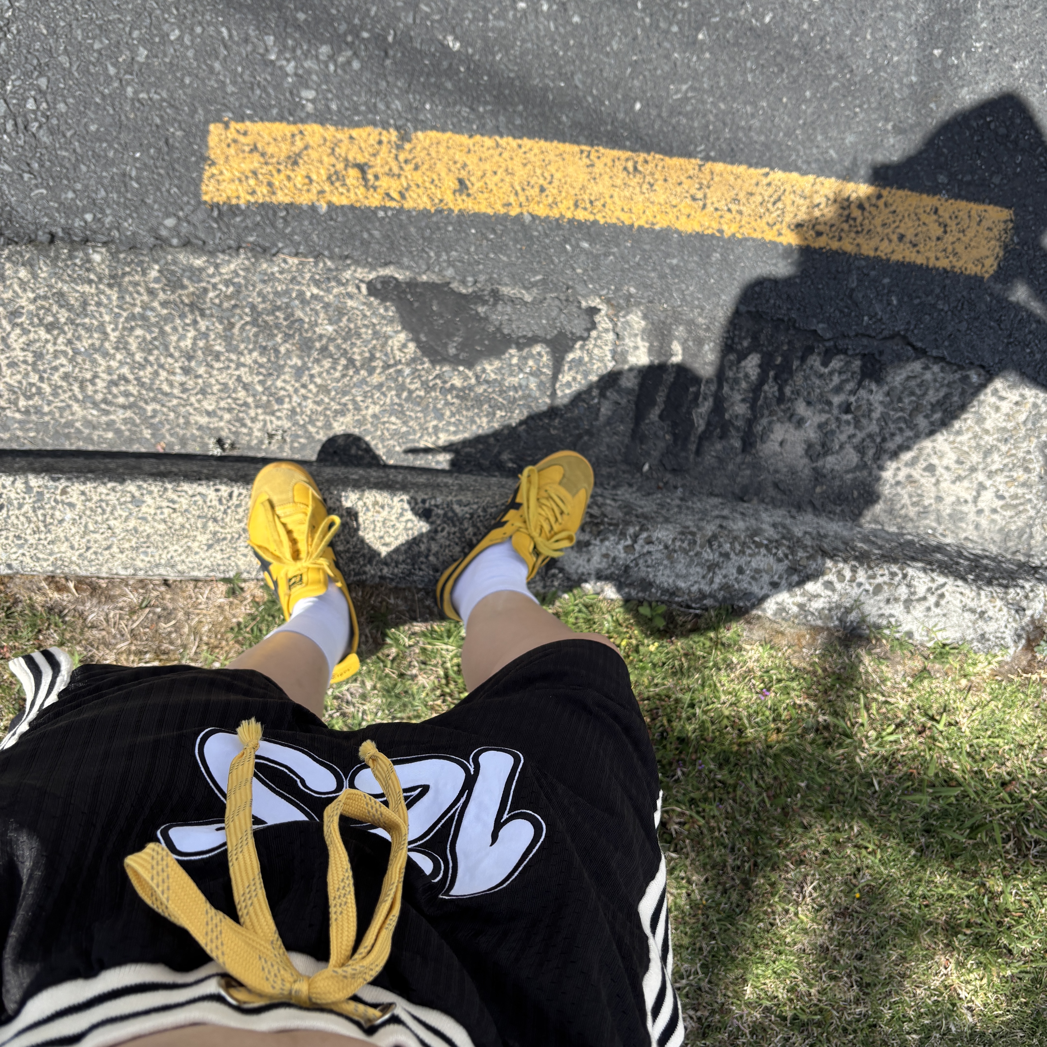 Onitsuka Tiger Mexico 66 Yellow Black 착용 스타일 - 4