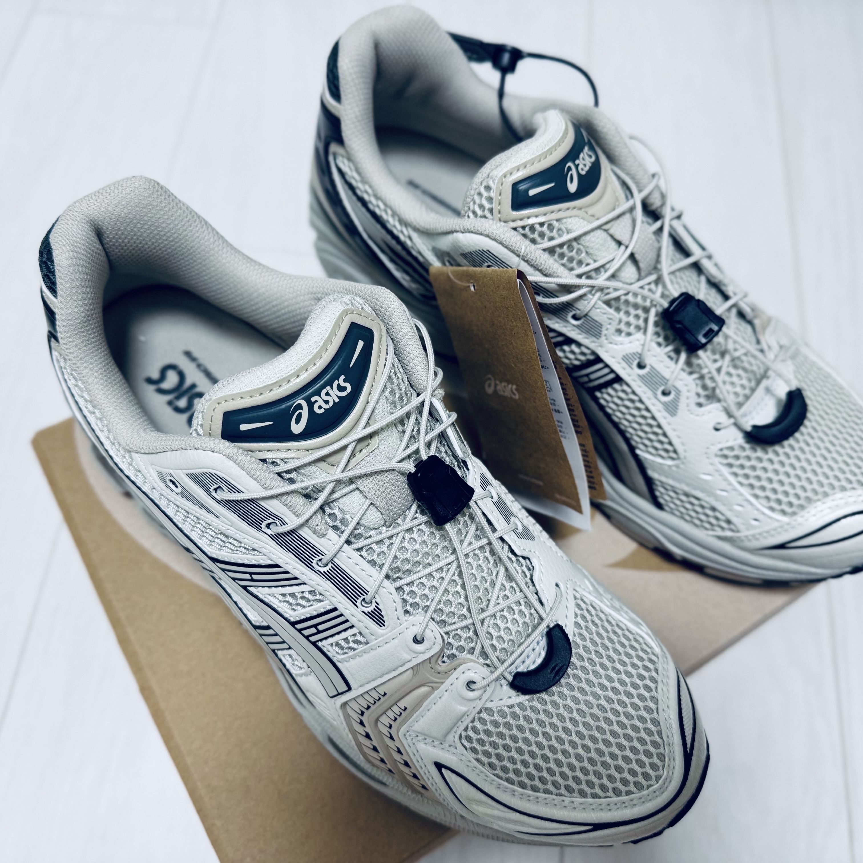 Asics Unlimited Gel-Kayano 14 Smoke Grey 착용 스타일 - 1