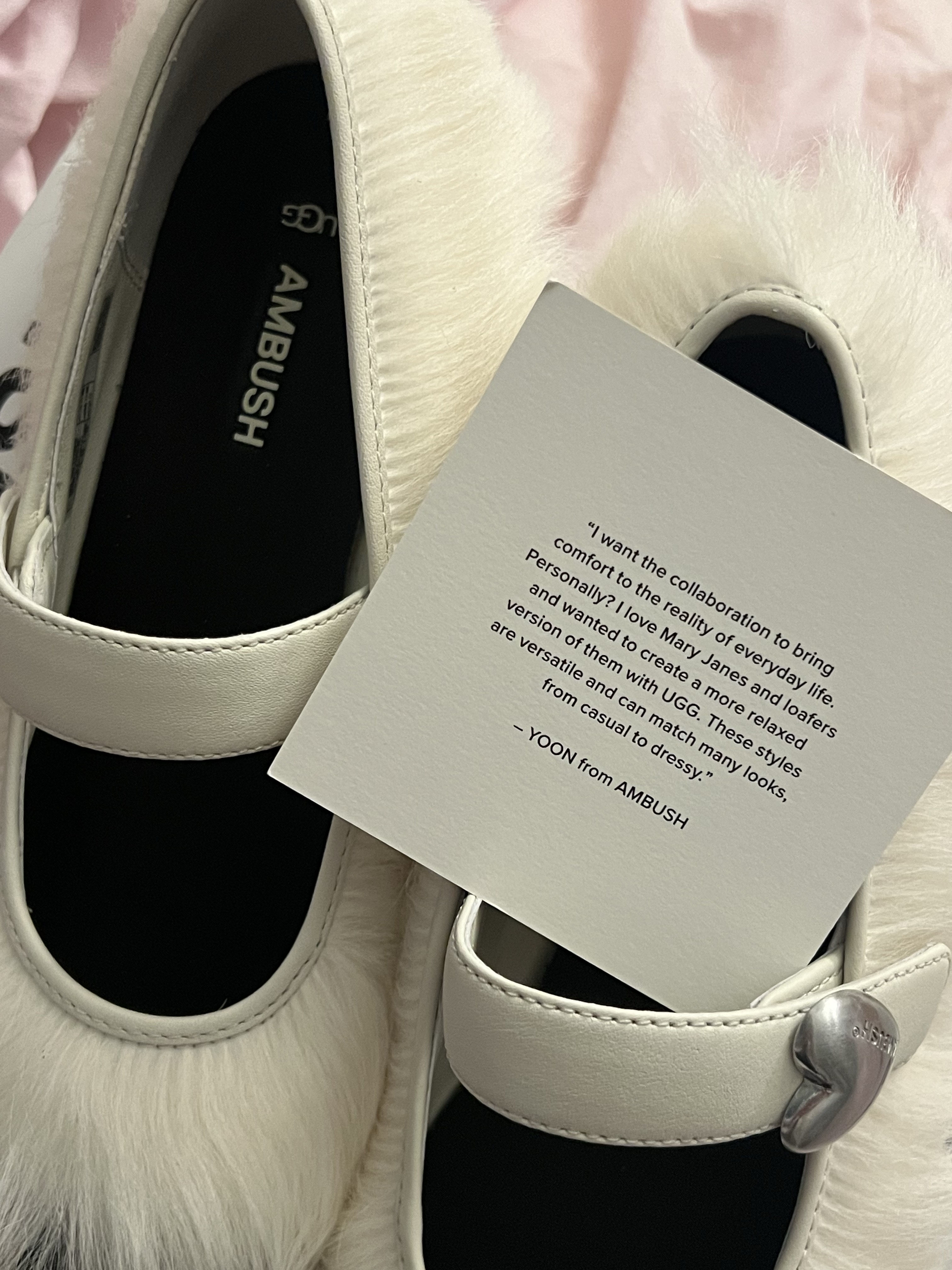 (W) UGG x Ambush Mary Jane White Black 착용 스타일 - 3