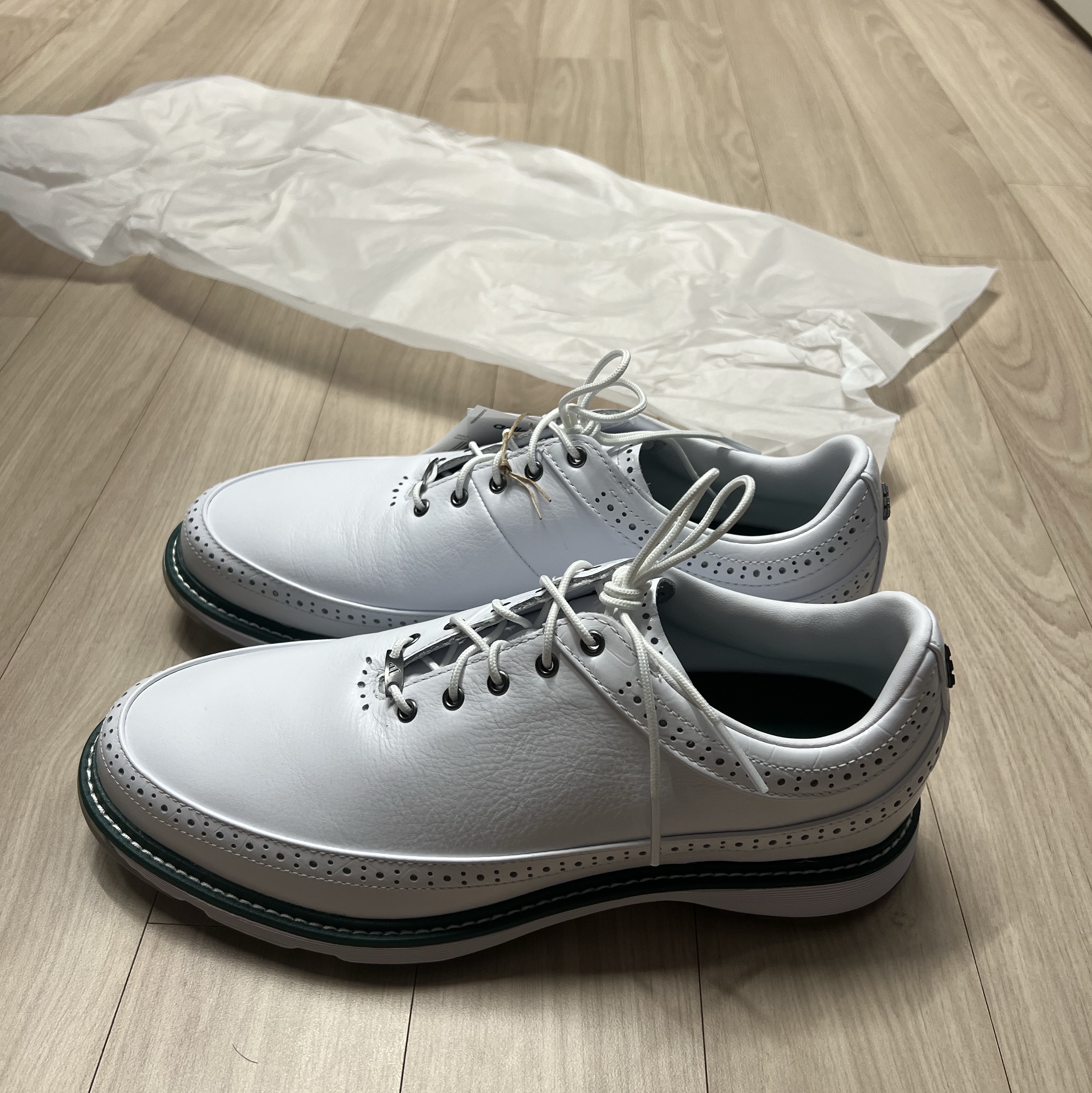 Adidas x Malbon Golf MC80 Cloud White Silver Metallic Collegiate Green 착용 스타일