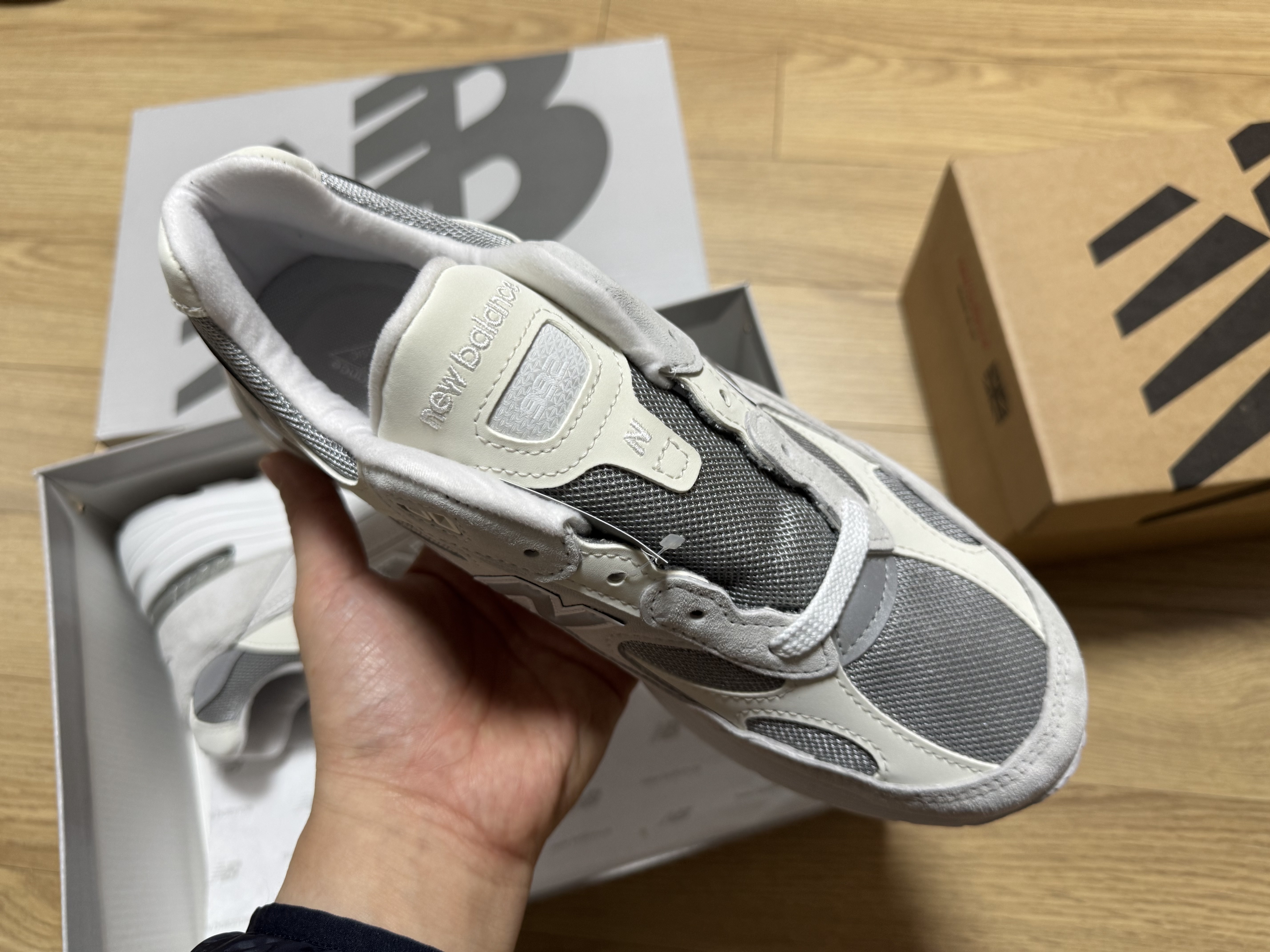 New Balance 992 Made in USA Core White Reflection 착용 스타일 - 3