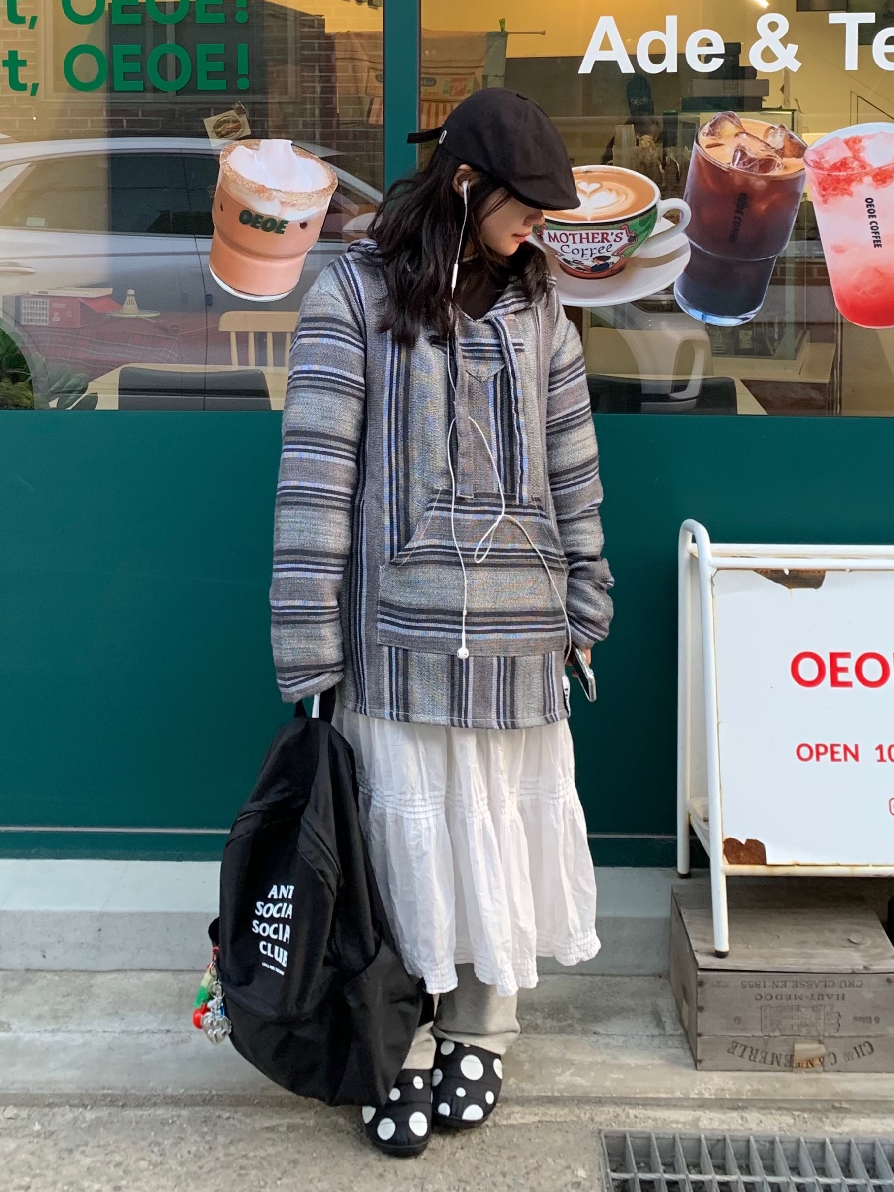Anti Social Social Club OG Logo Backpack Black, Subu Down Sandal Cream Snow Dot 착용 스타일 - 2