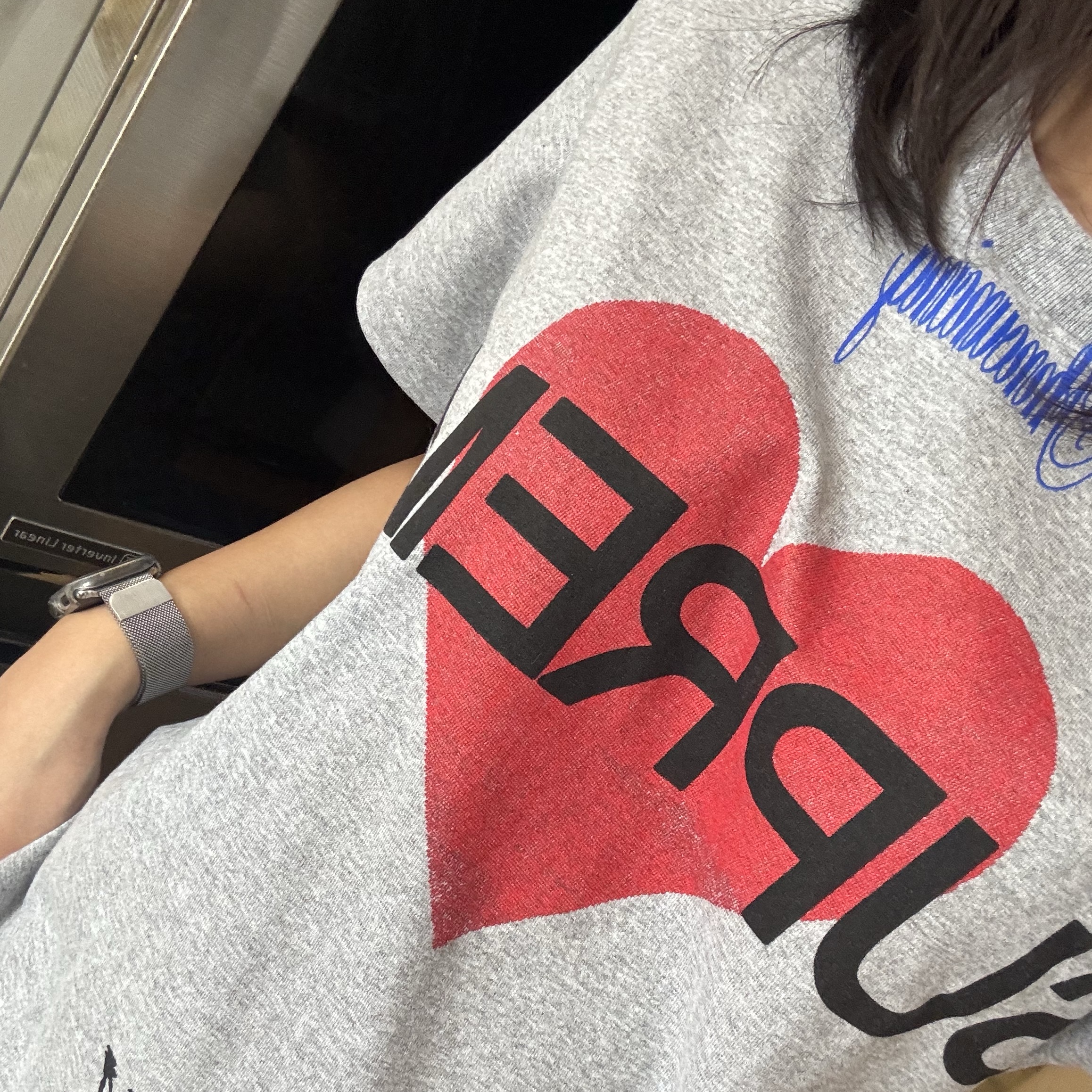 Supreme Announcing T-Shirt Heather Grey - 25SS 착용 스타일