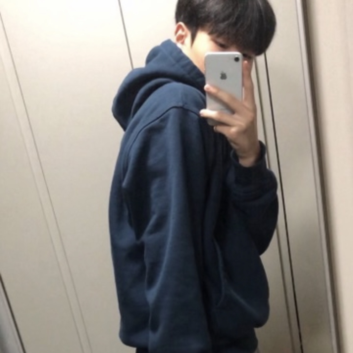 스투시 베이직 스투시 후드 네이비 착용 스타일