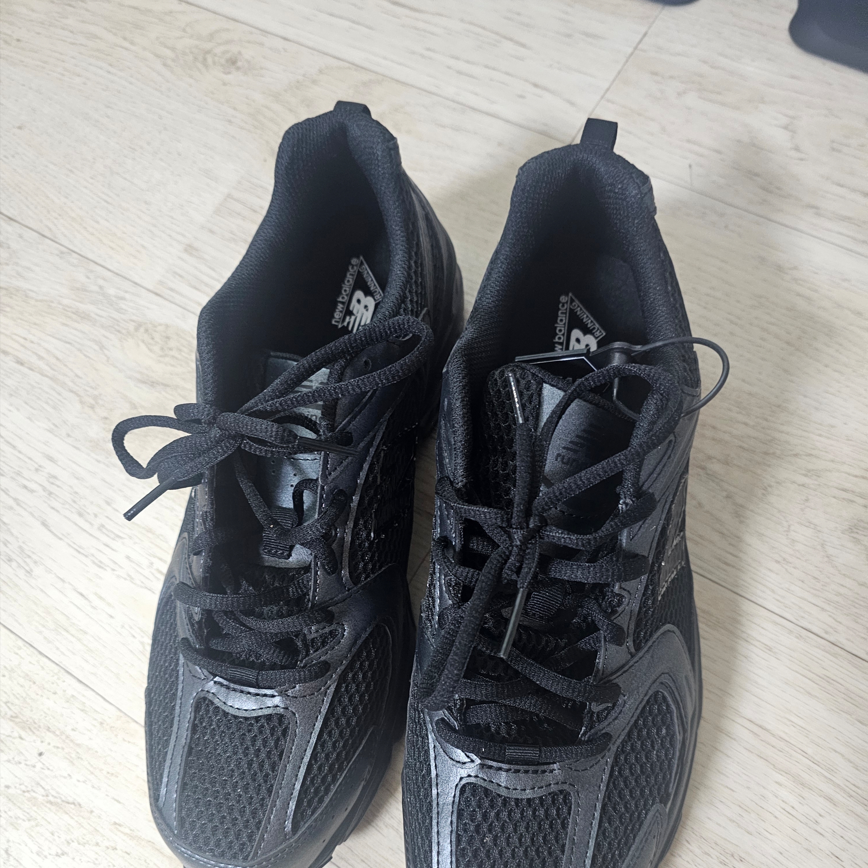 New Balance 530 Black 착용 스타일