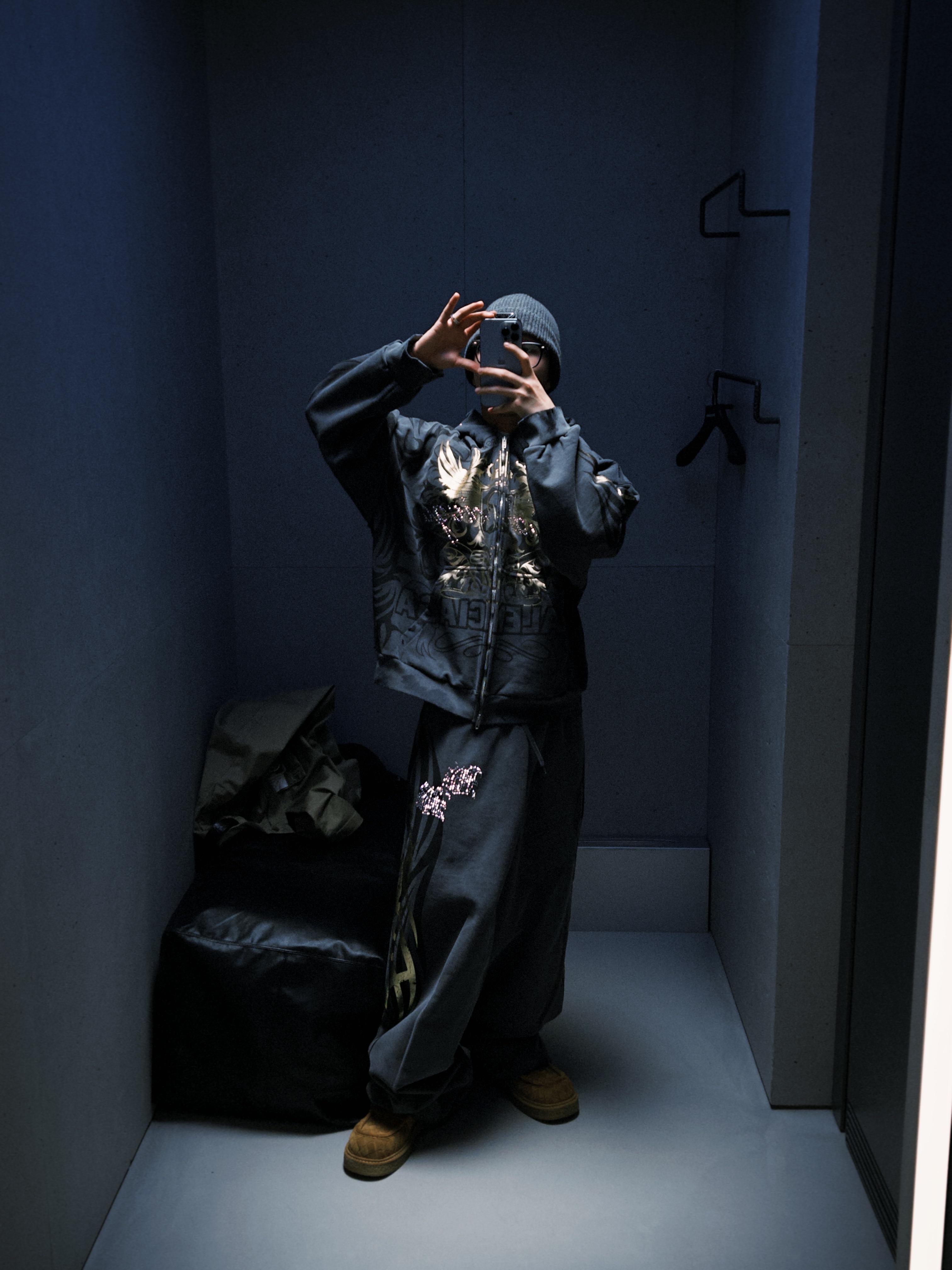 Balenciaga Tacky Gold Zip-Up Hoodie Regular Fit Black, Balenciaga Tacky Gold Baggy Sweatpants Black 착용 스타일