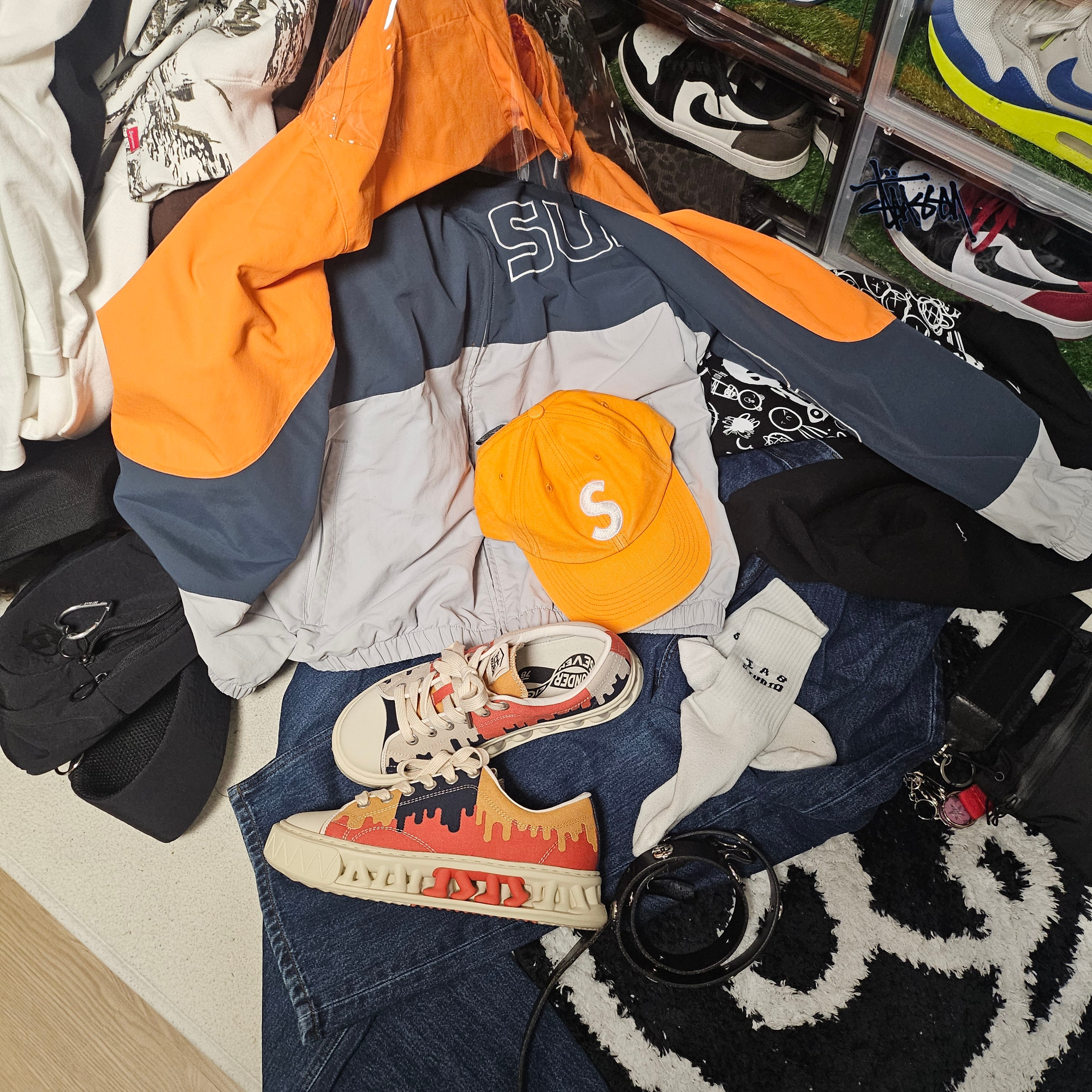 Supreme Pigment Canvas S Logo 6-Panel Orange - 23SS, Supreme Curve Track Jacket Grey - 24SS 착용 스타일 - 5