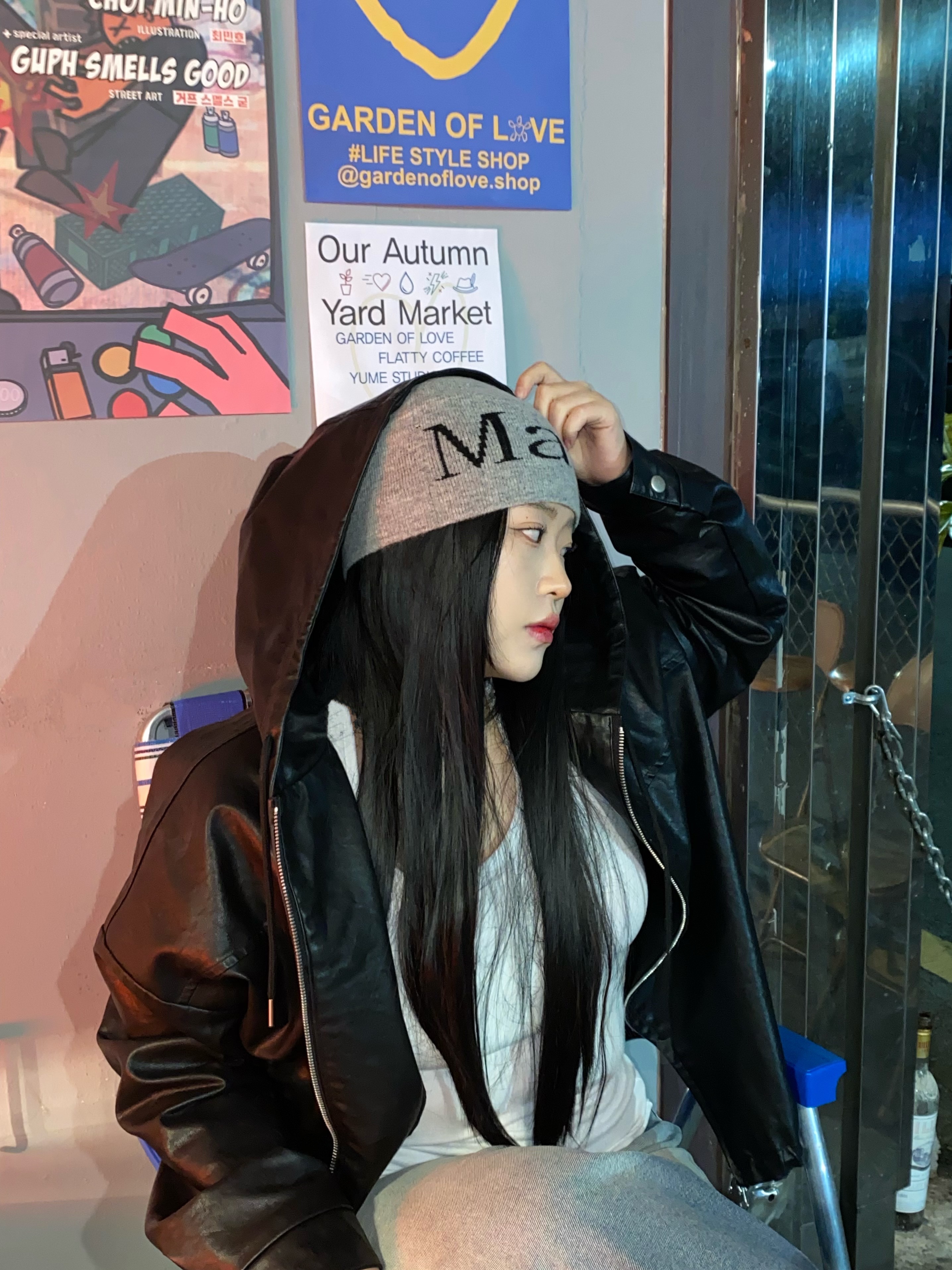 Matin Kim Logo Jacquard Short Beanie Grey 착용 스타일 - 2