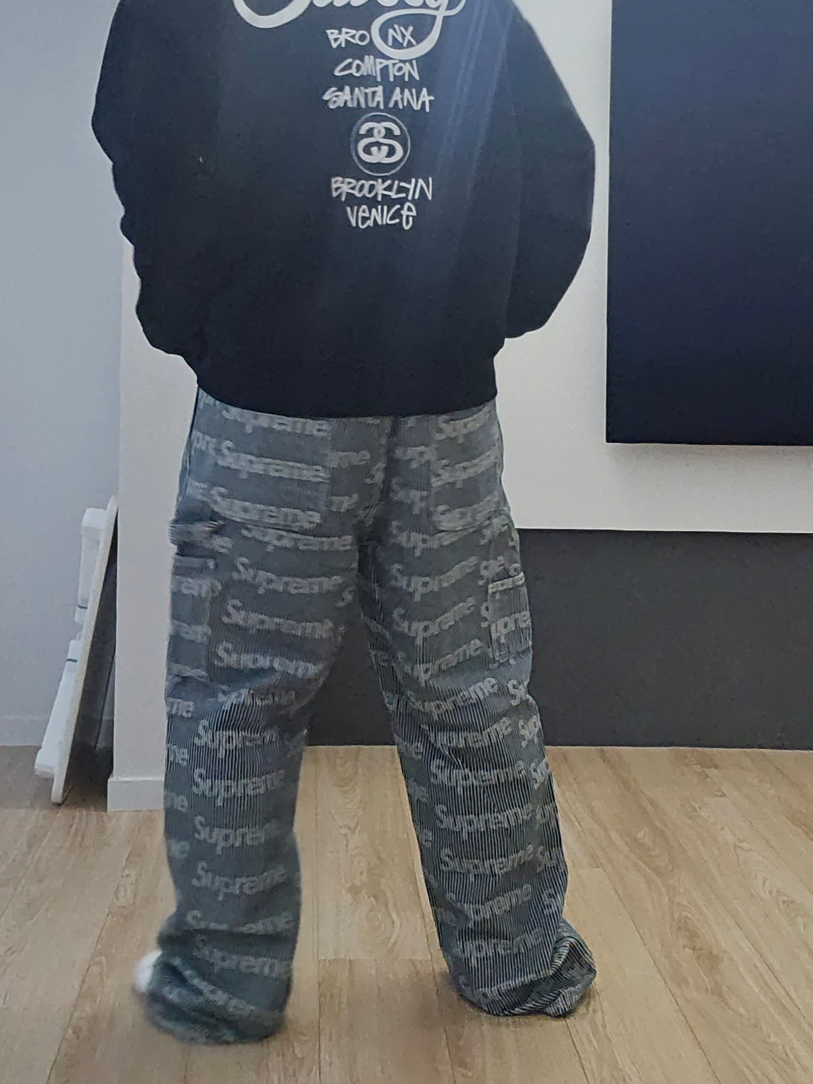 Supreme Denim Painter Pants Stripe - 24SS, Stussy DSM World Tour Crew Black 2022 착용 스타일 - 3