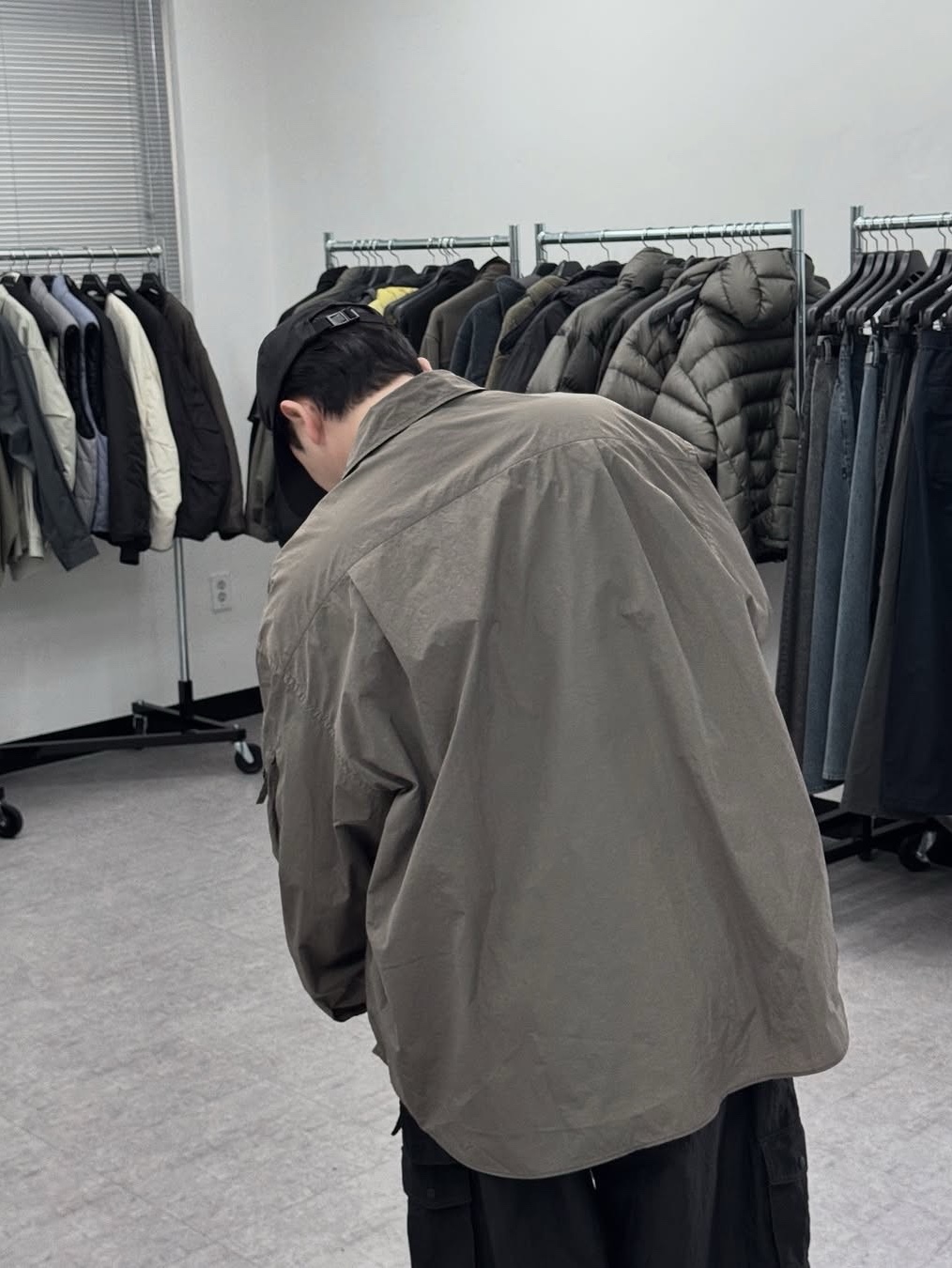 [SS25] moif M43 Shirt Jacket Stone 착용 스타일 - 4