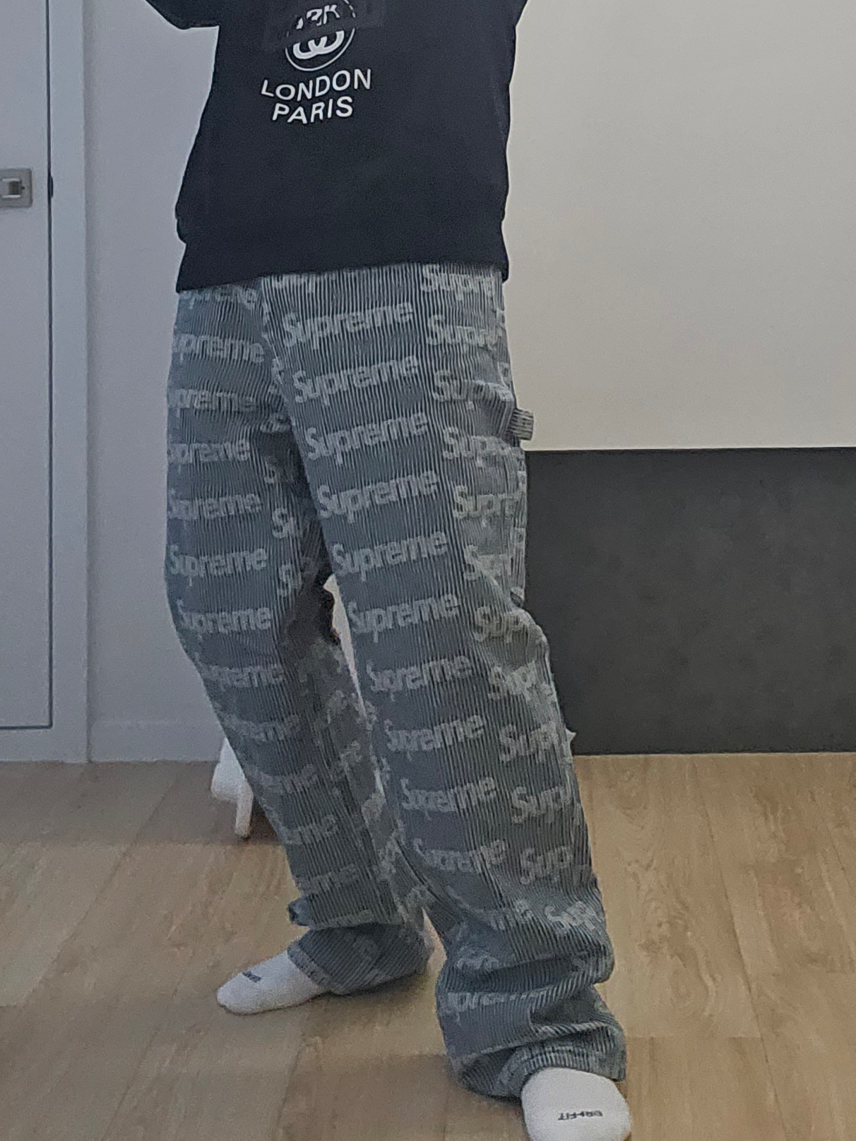 Supreme Denim Painter Pants Stripe - 24SS, Stussy DSM World Tour Crew Black 2022 착용 스타일 - 1