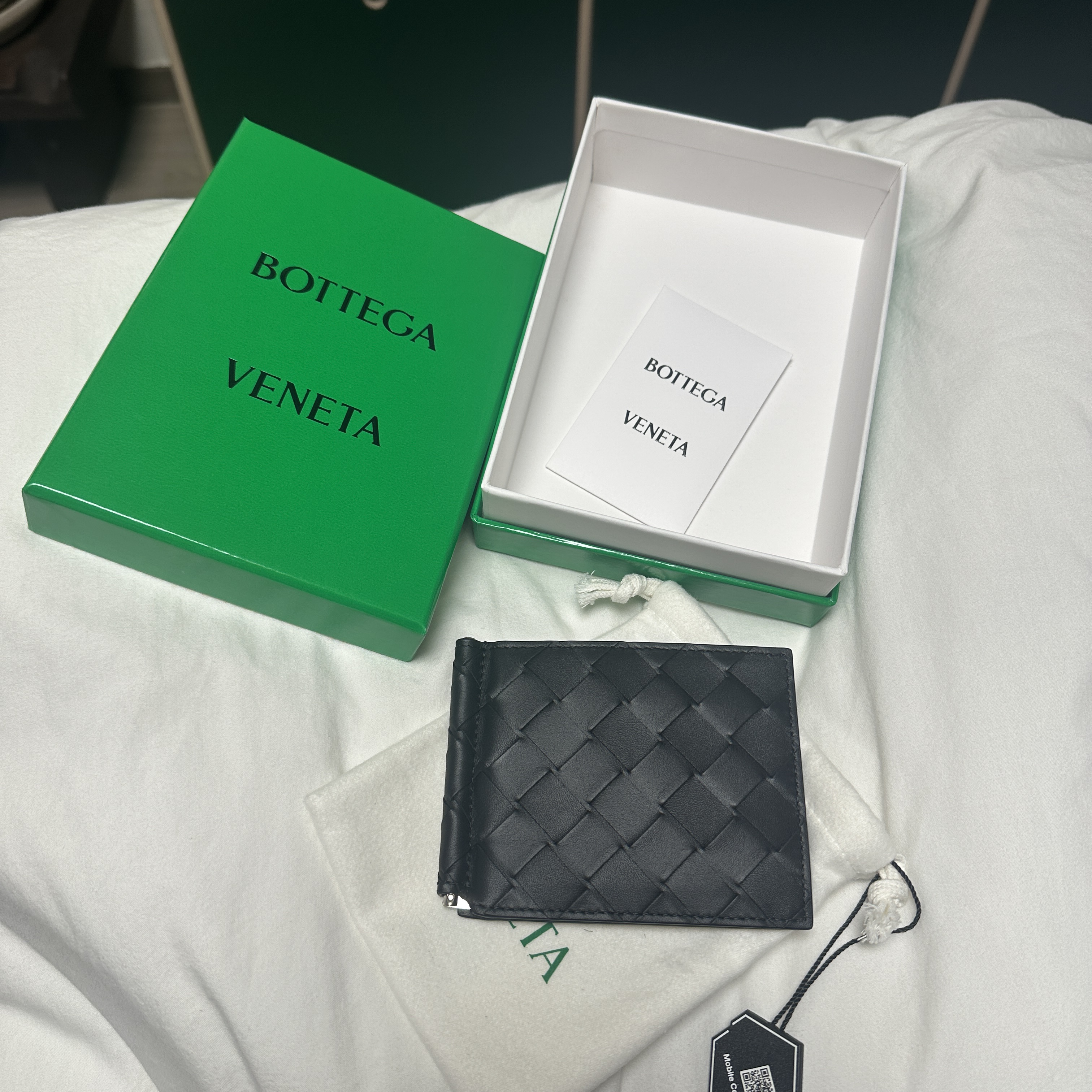 Bottega Veneta Intrecciato Bill Clip Wallet Black 착용 스타일 - 1