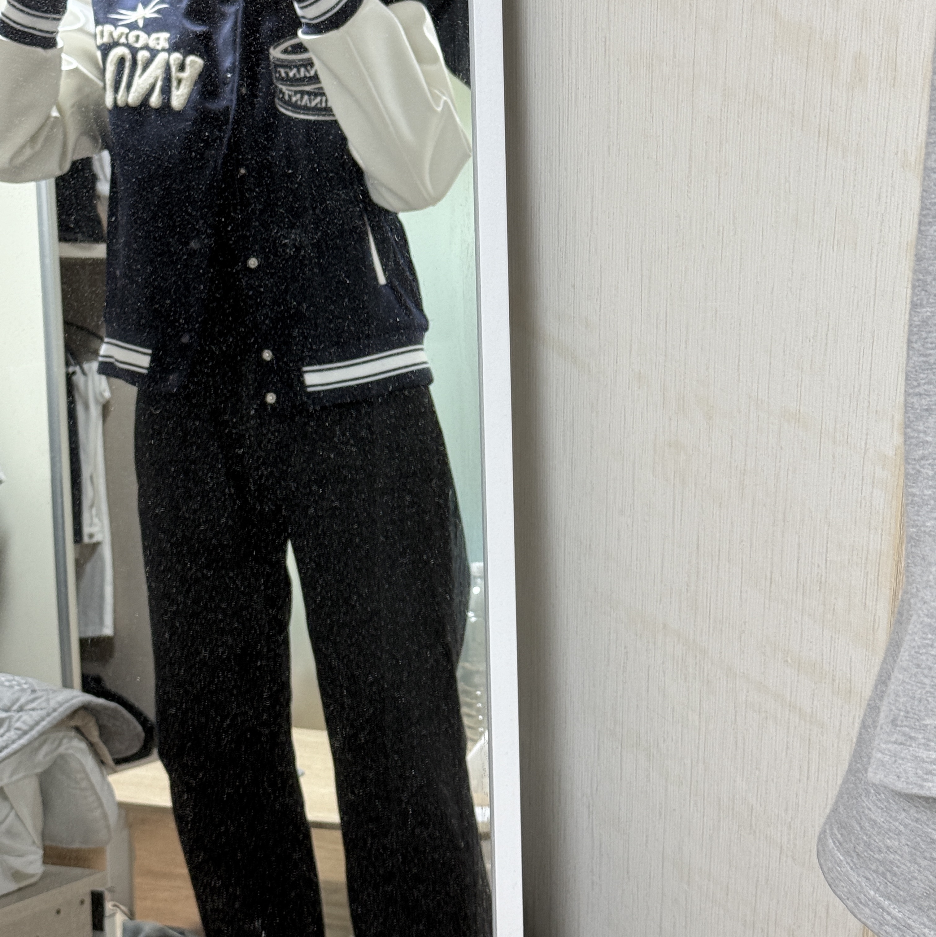 Dominant Tuna Varsity Jacket 착용 스타일
