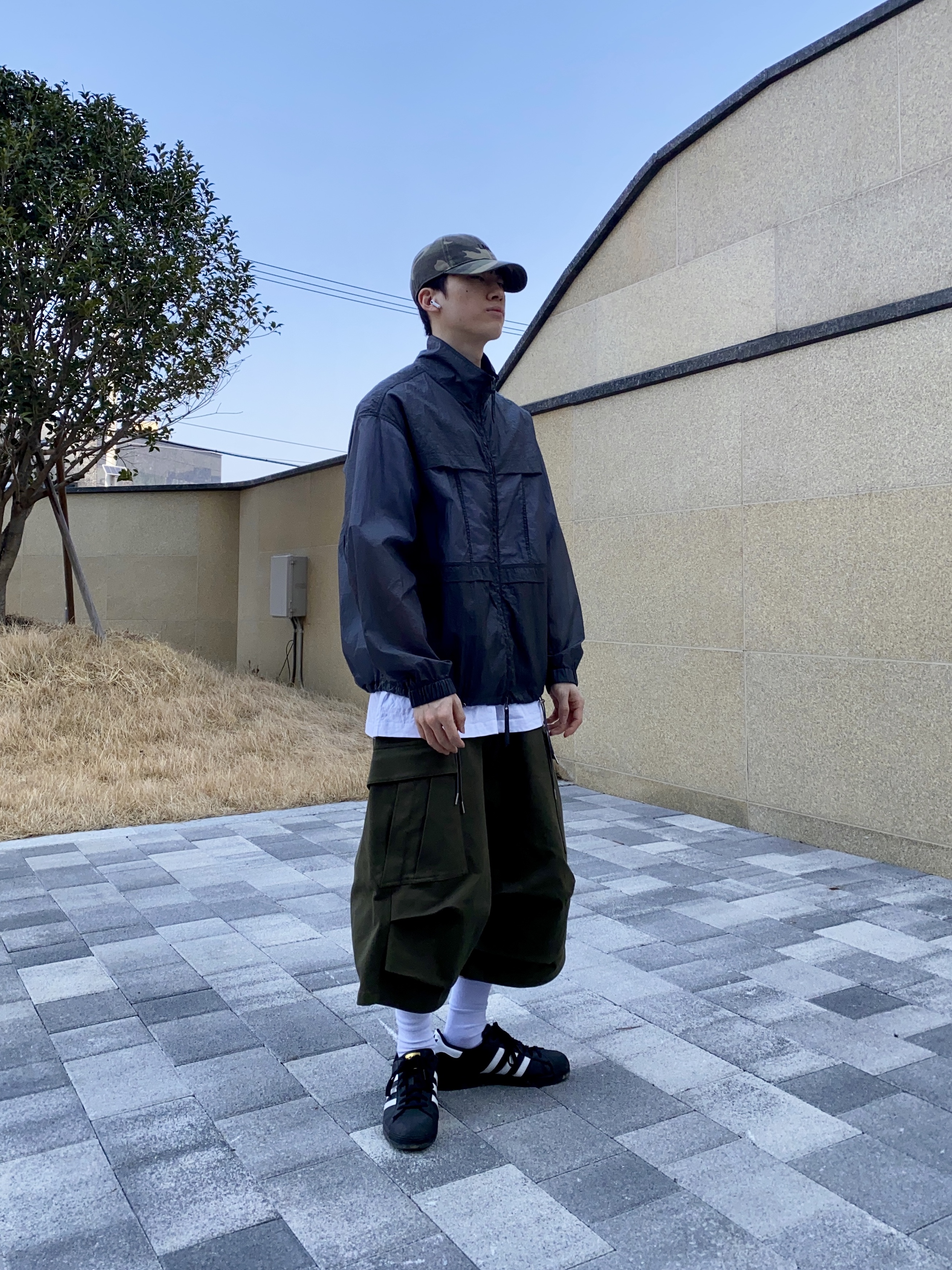 Nonnod Side Cargo Shorts Khaki, Adidas Superstar Core Black White 착용 스타일
