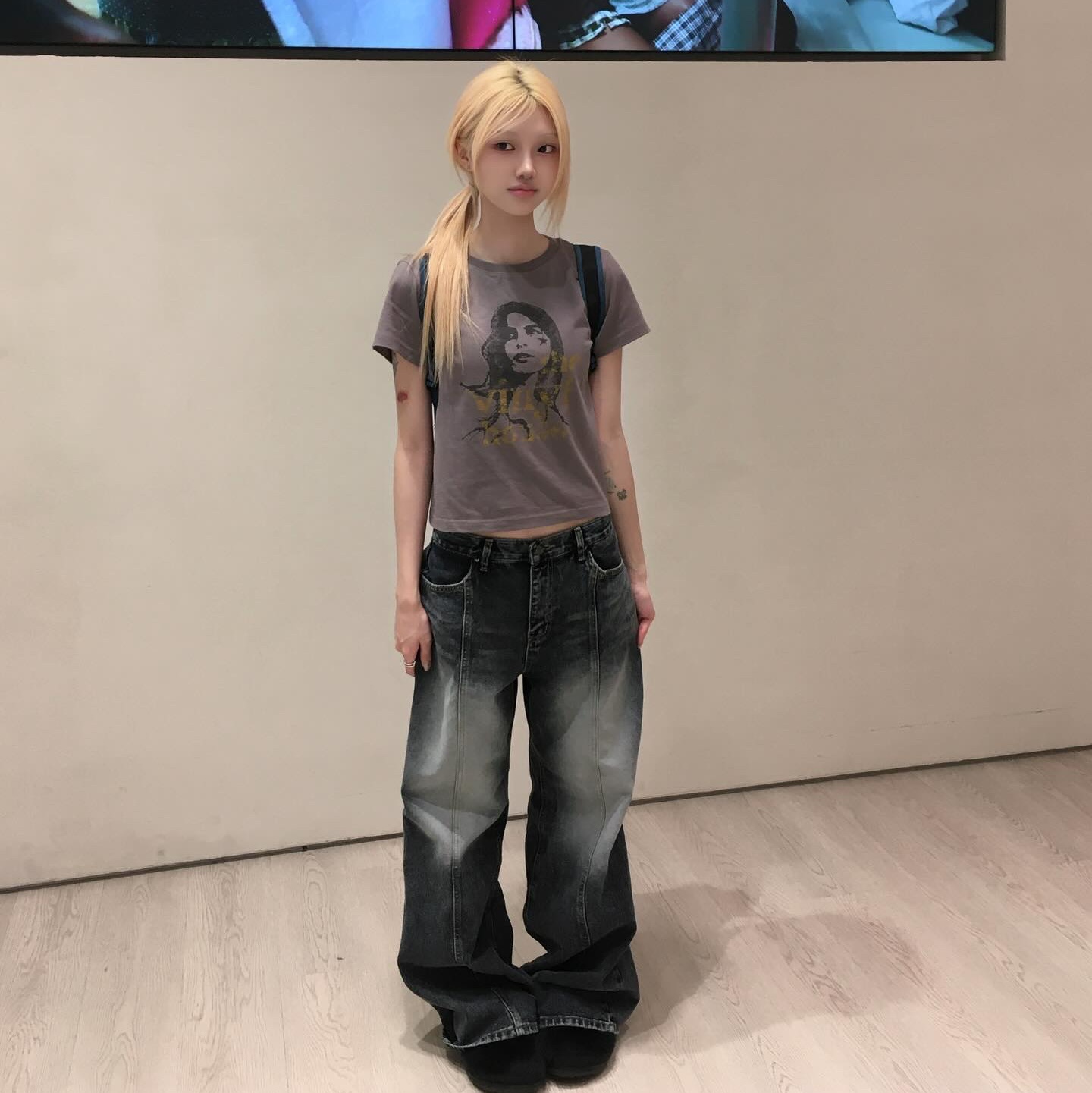 Thevinylhouse Vintage Woman Tee Mocha 착용 스타일 - 1