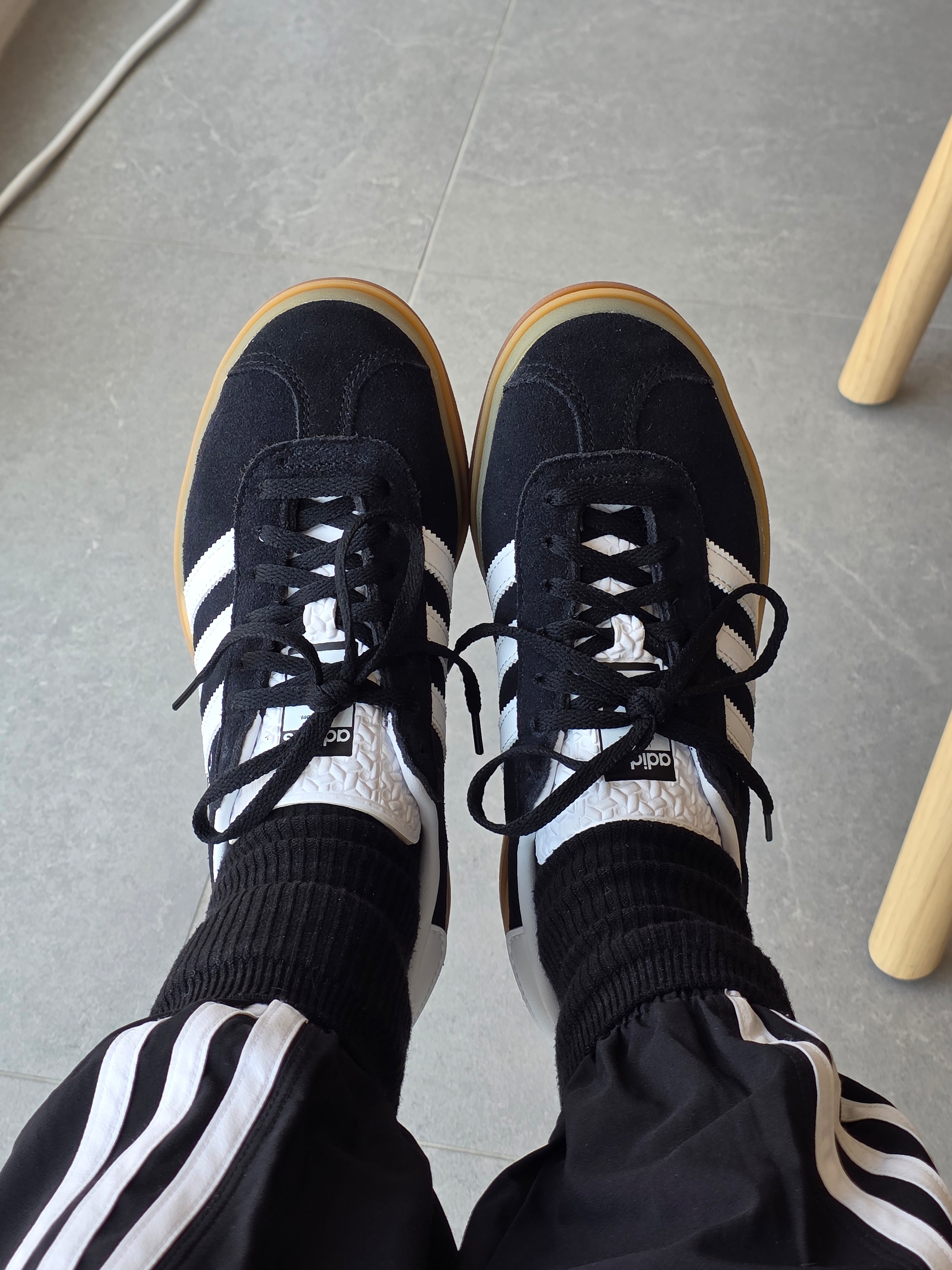 (W) Adidas Gazelle Bold Core Black Cloud White 착용 스타일