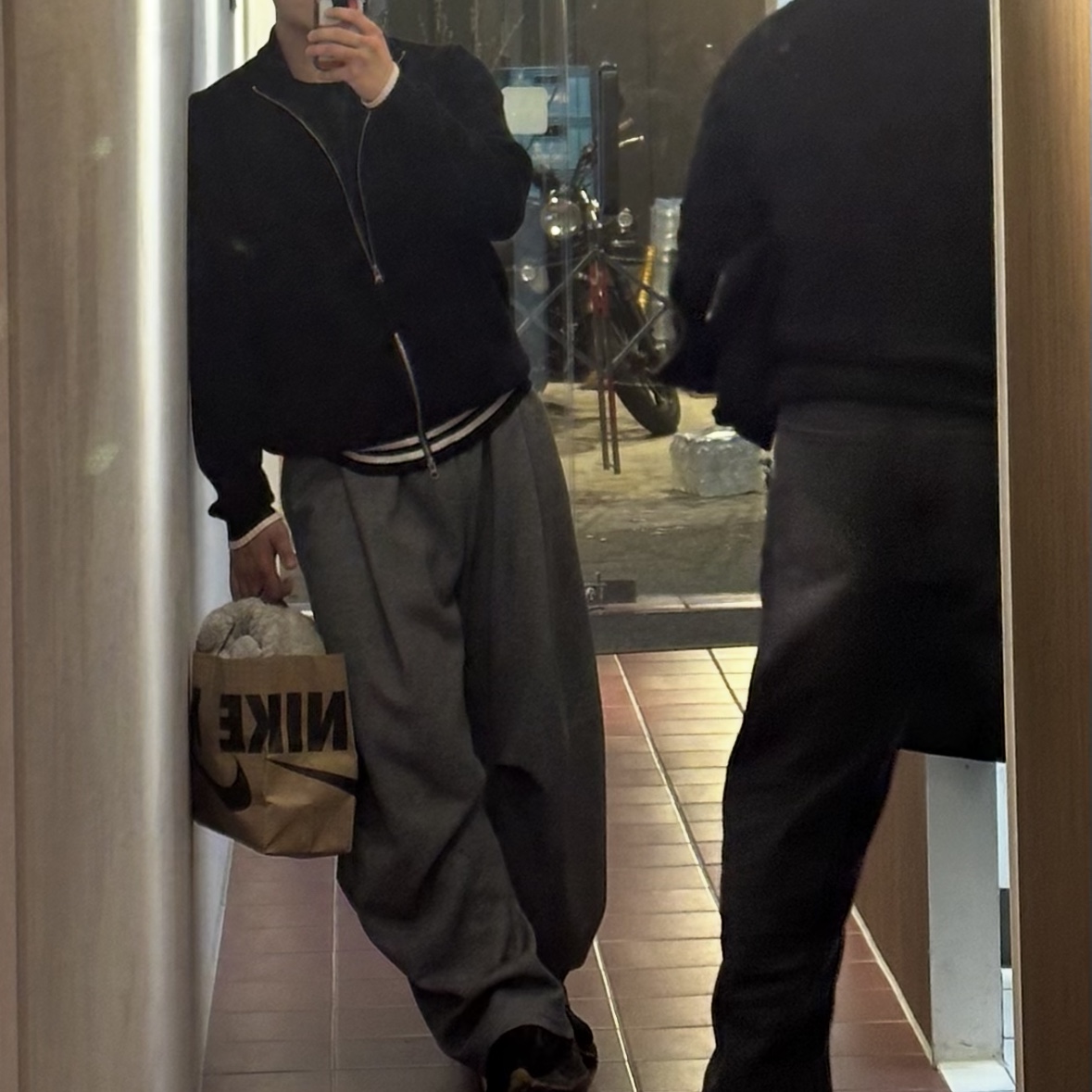 Nike x Sacai VaporWaffle Black and Gum, Matin Kim Spell Point Stripe Knit Cardigan Black 착용 스타일