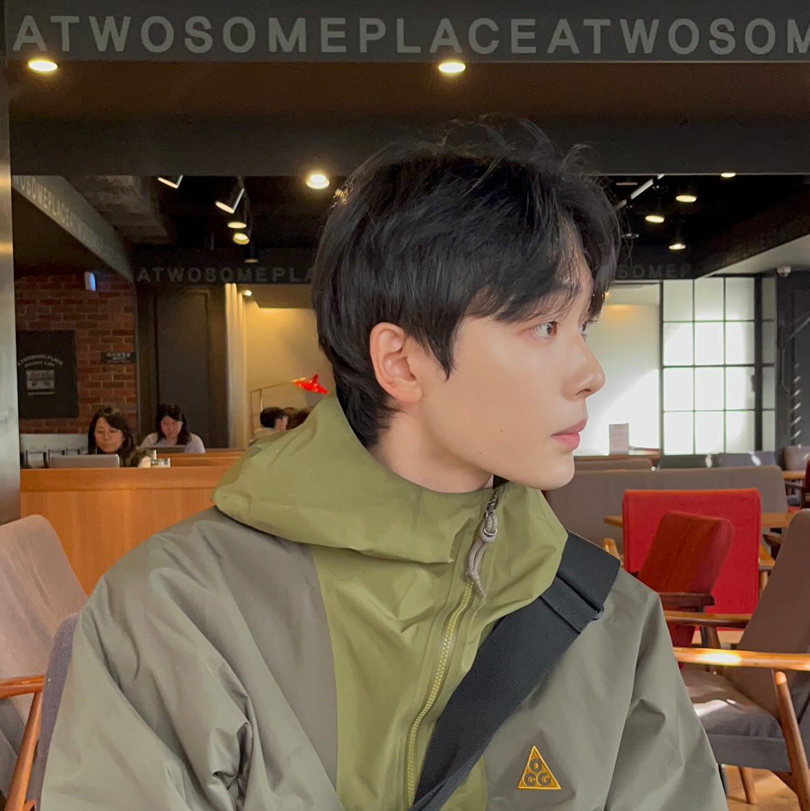 Nike ACG Storm-Fit ADV Cascade Rains Full Zip Shell Jacket Medium Olive - Asia 착용 스타일 - 1