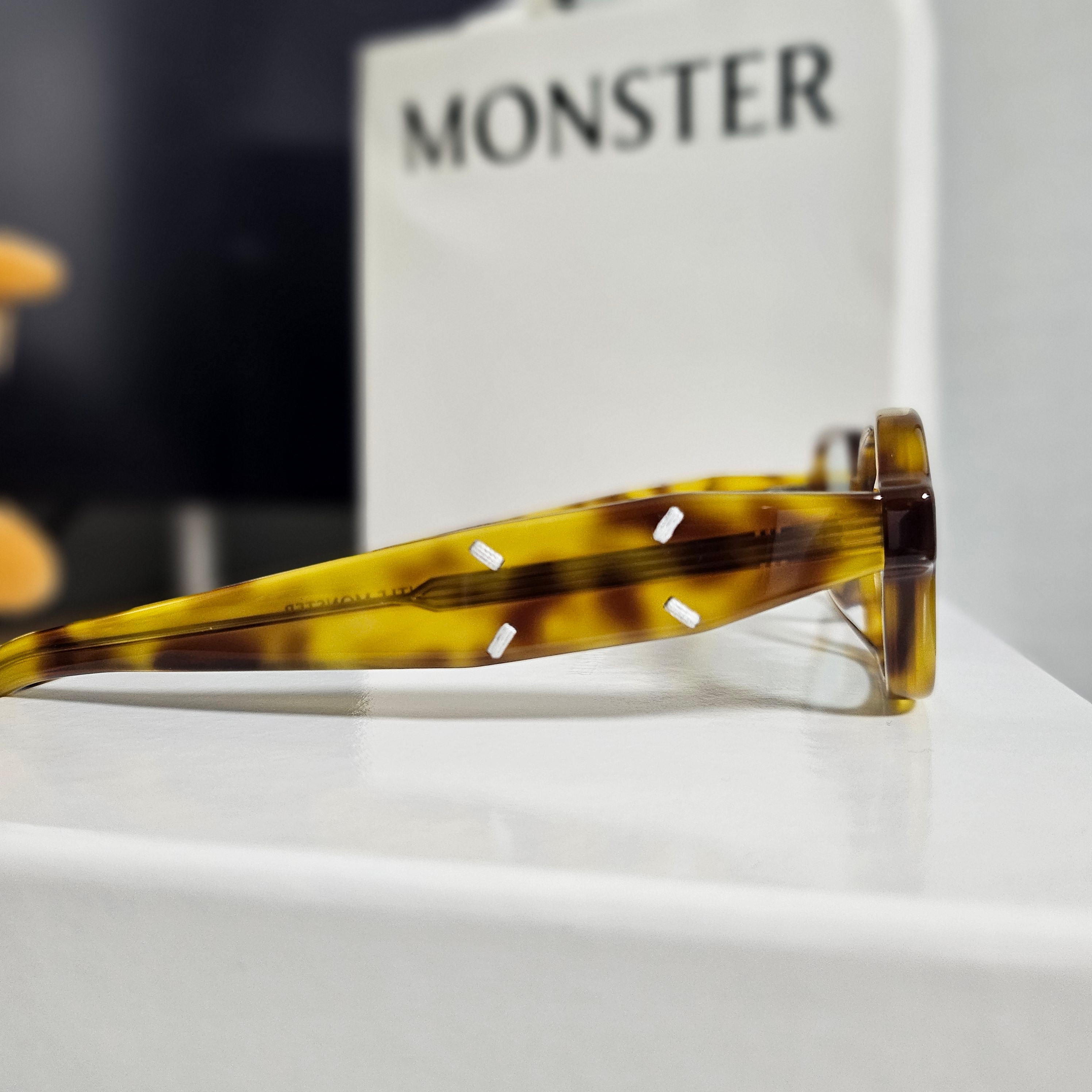 Gentle Monster x Maison Margiela MM210 Tortoise Green 착용 스타일