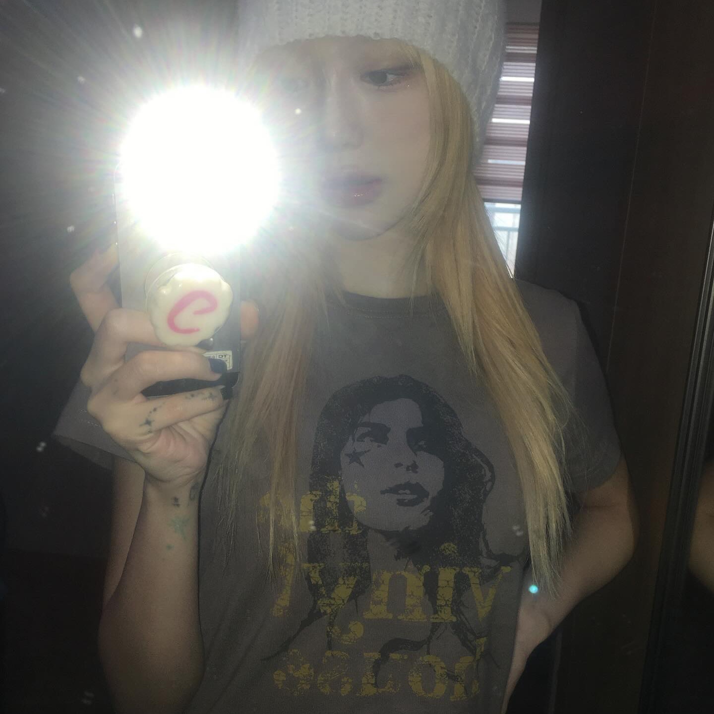 Thevinylhouse Vintage Woman Tee Mocha 착용 스타일 - 3