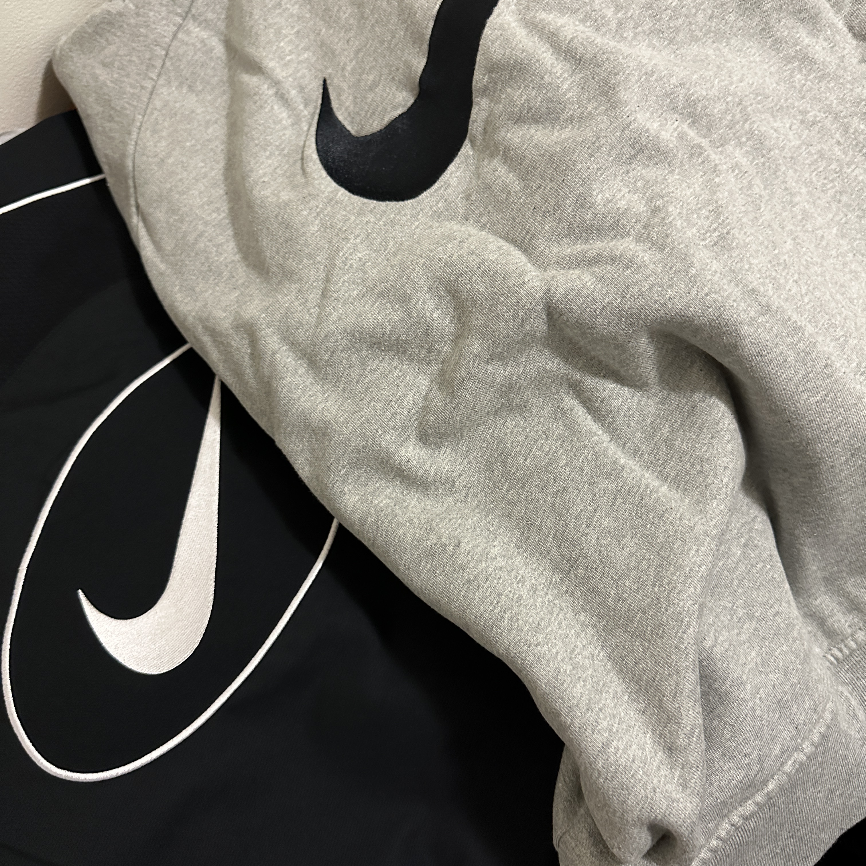 Supreme x Nike Zip Up Hooded Sweatshirt Heather Grey - 25SS, Supreme x Nike Track Jacket Black - 25SS 착용 스타일