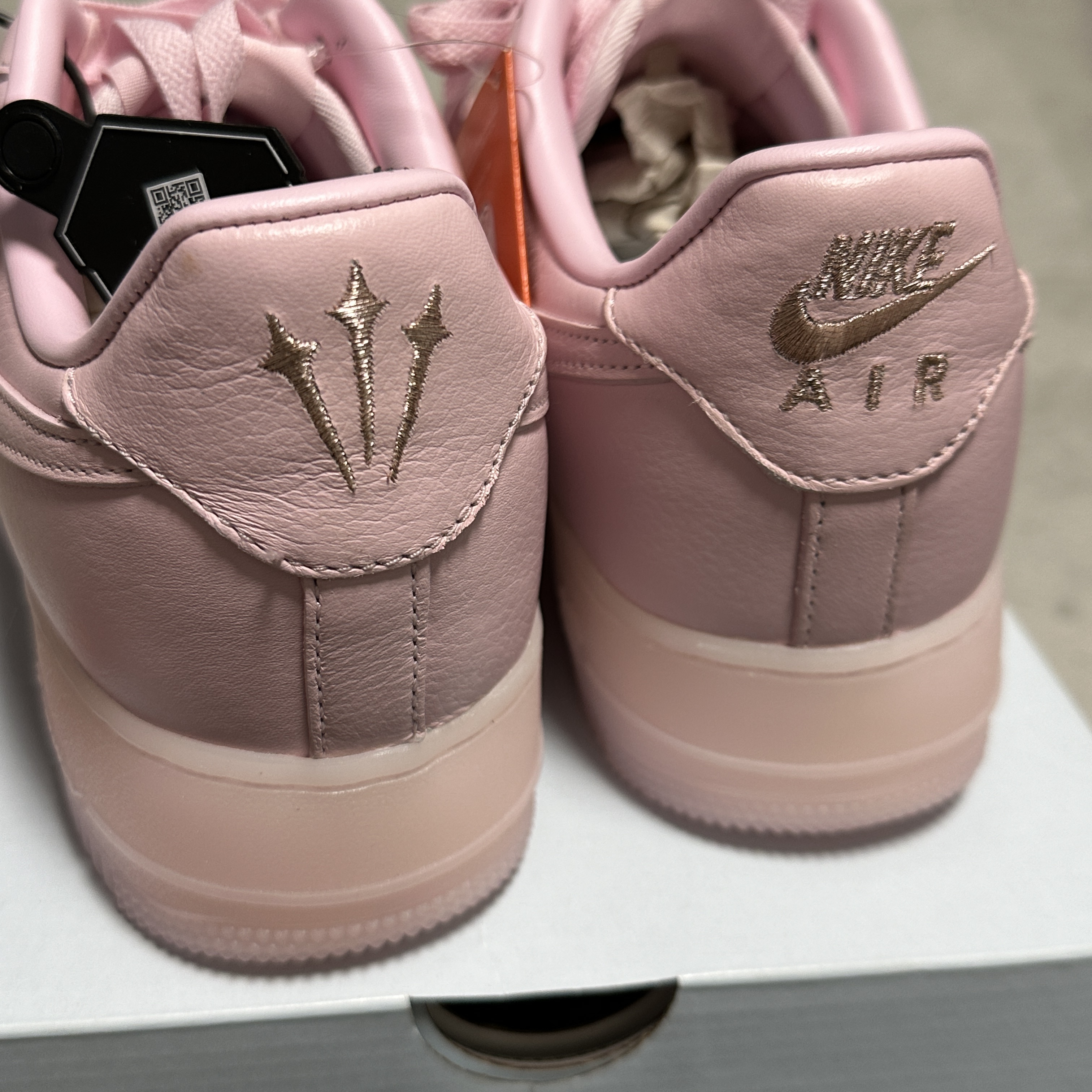 Nike x Drake Nocta Air Force 1 Low SP Certified Lover Boy Pink Foam 착용 스타일 - 3