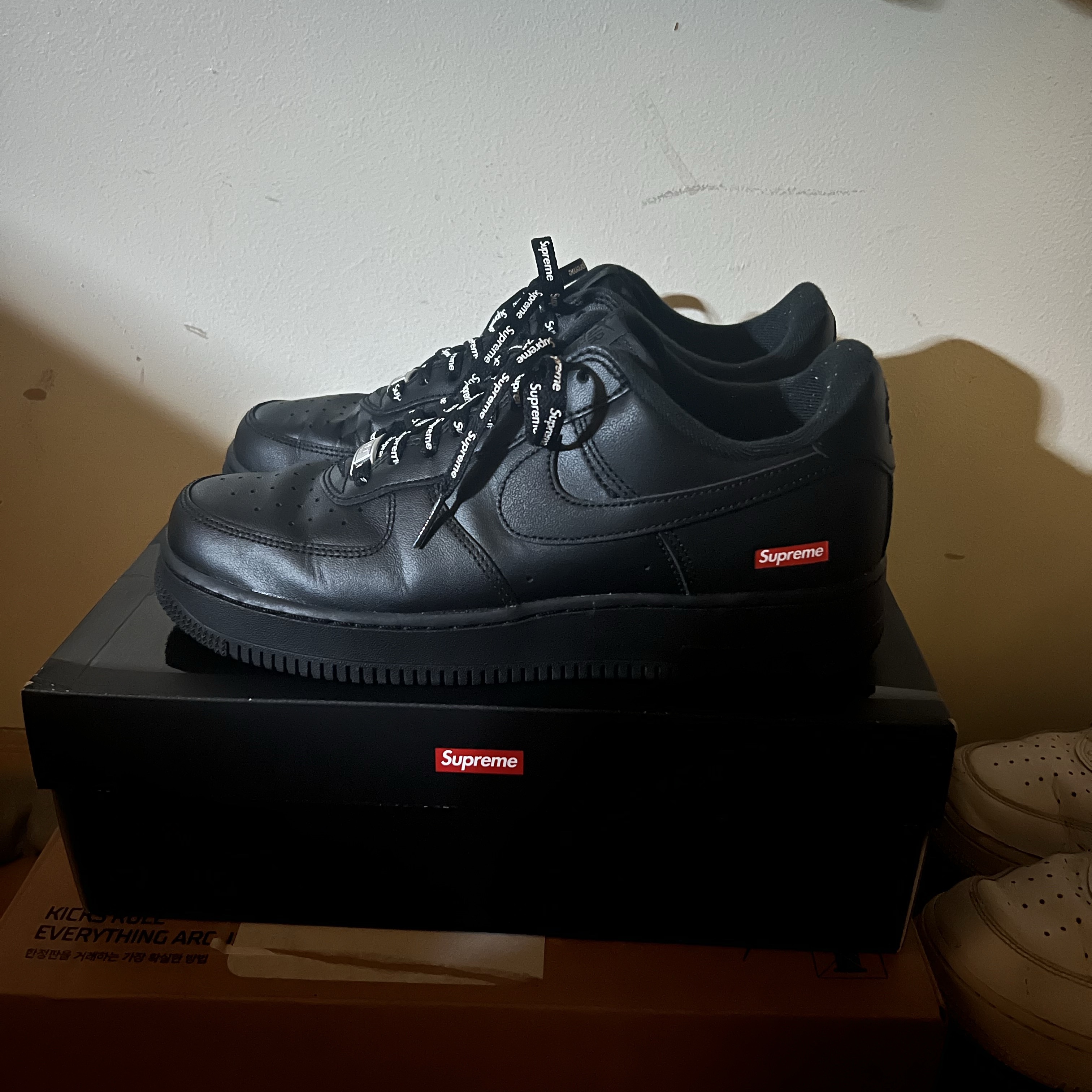 Nike x Supreme Air Force 1 Low Black, Nike x Supreme Air Force 1 Low White 착용 스타일