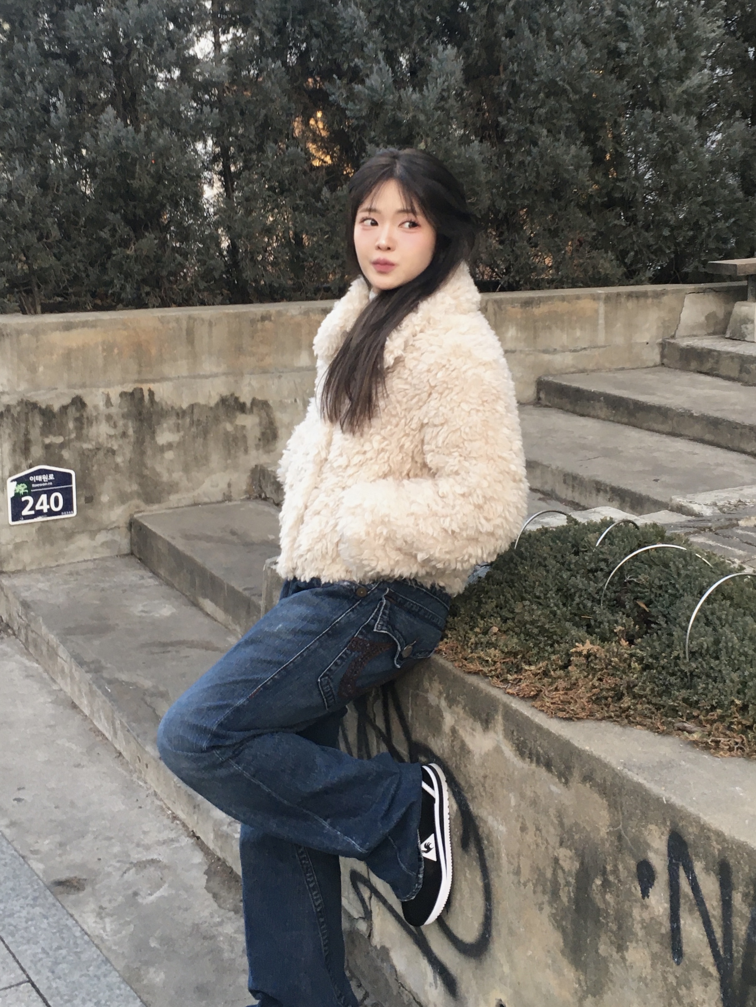 [KREAM 단독] 센티멍 넘버 365 네클리스 키체인 실버, 르 꼬끄 스포르티브 몽펠리에 블랙 착용 스타일 - 6