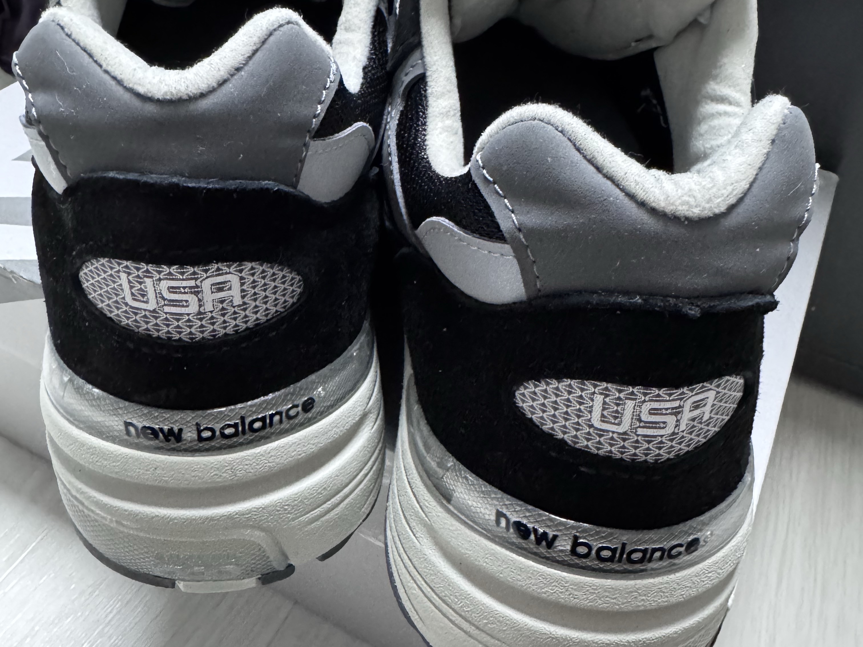New Balance 992 Made in USA Core Black Grey 착용 스타일 - 4