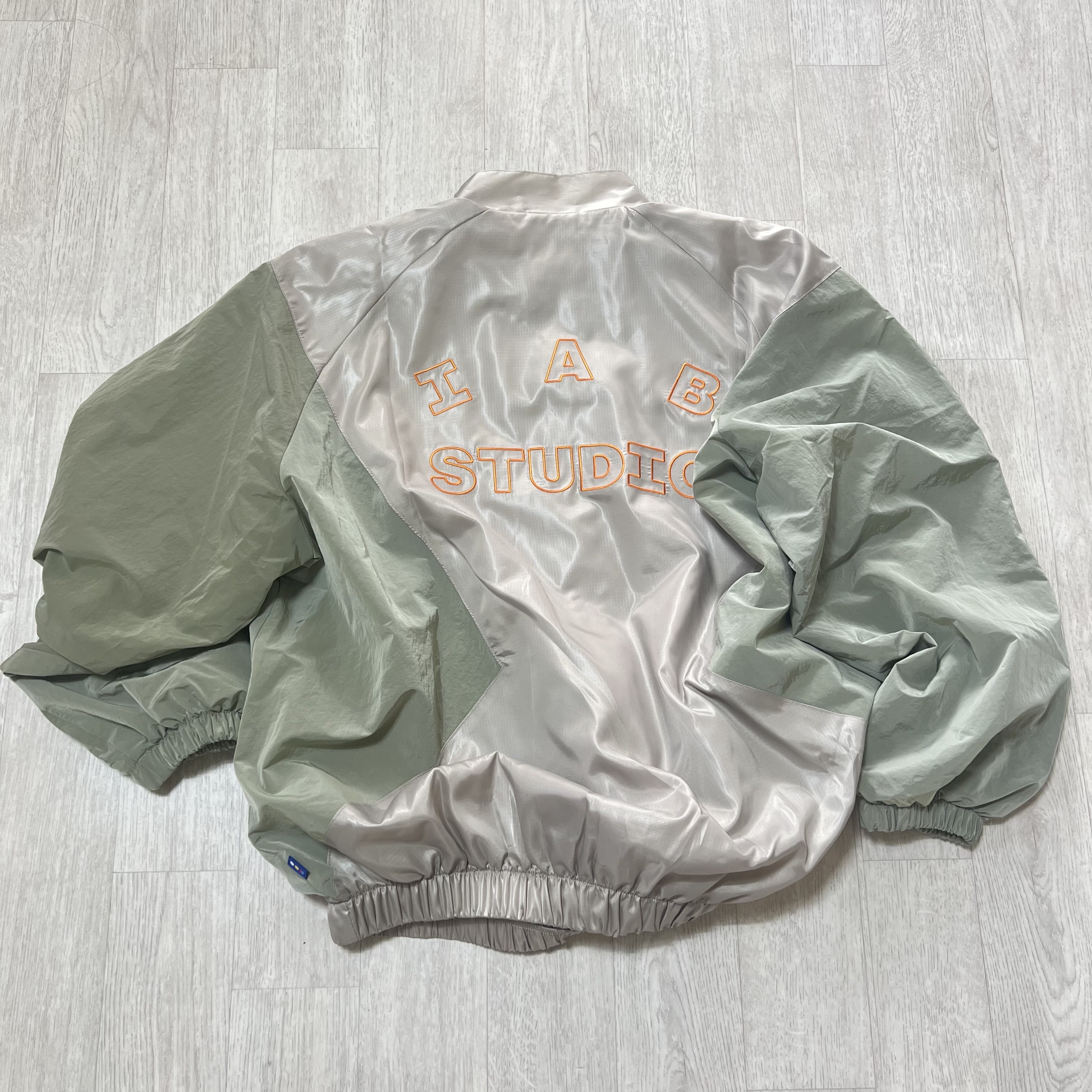 IAB Studio x Arcane Ekko Track Top Dust Orange 착용 스타일 - 1