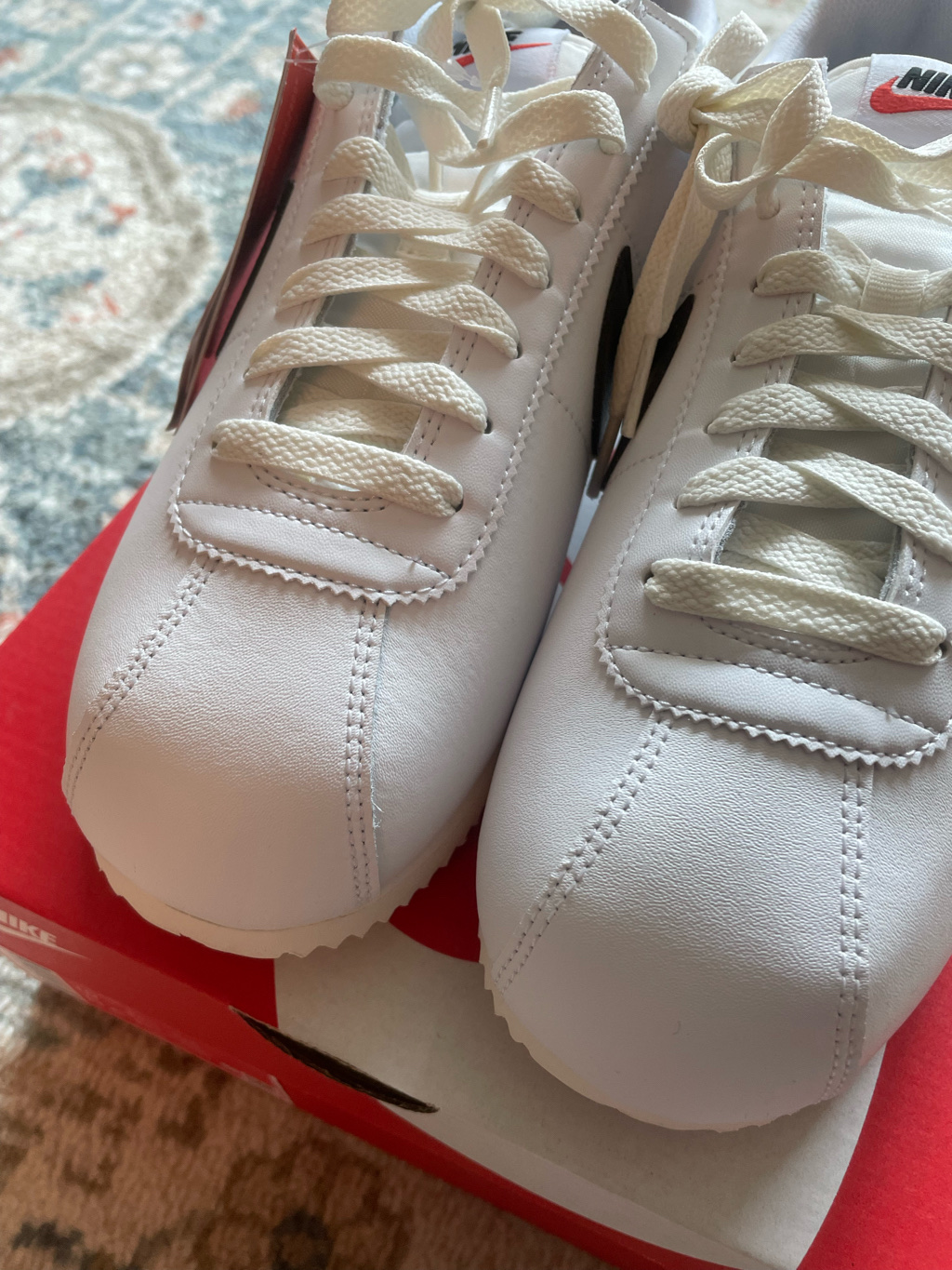 Nike Cortez White and Black 착용 스타일 - 6