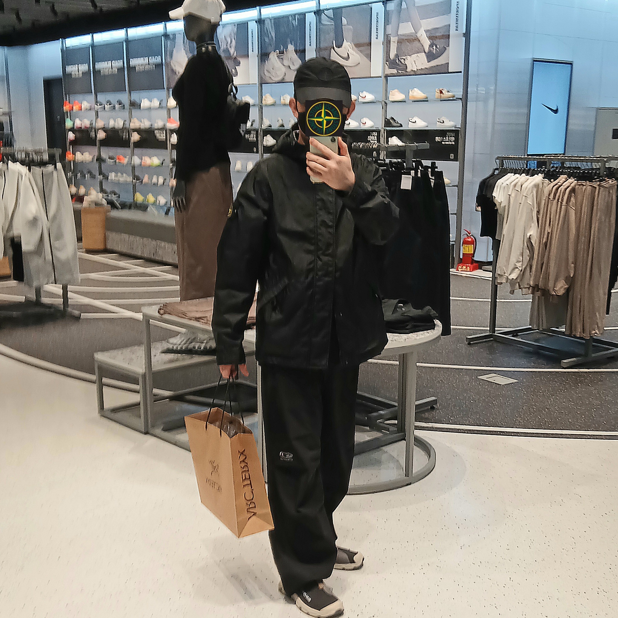 Salomon RX Slide 3.0 Black Plum Kitten, Stone Island 4100093 Water-Resistant Hooded Jacket Black - 25SS 착용 스타일 - 1