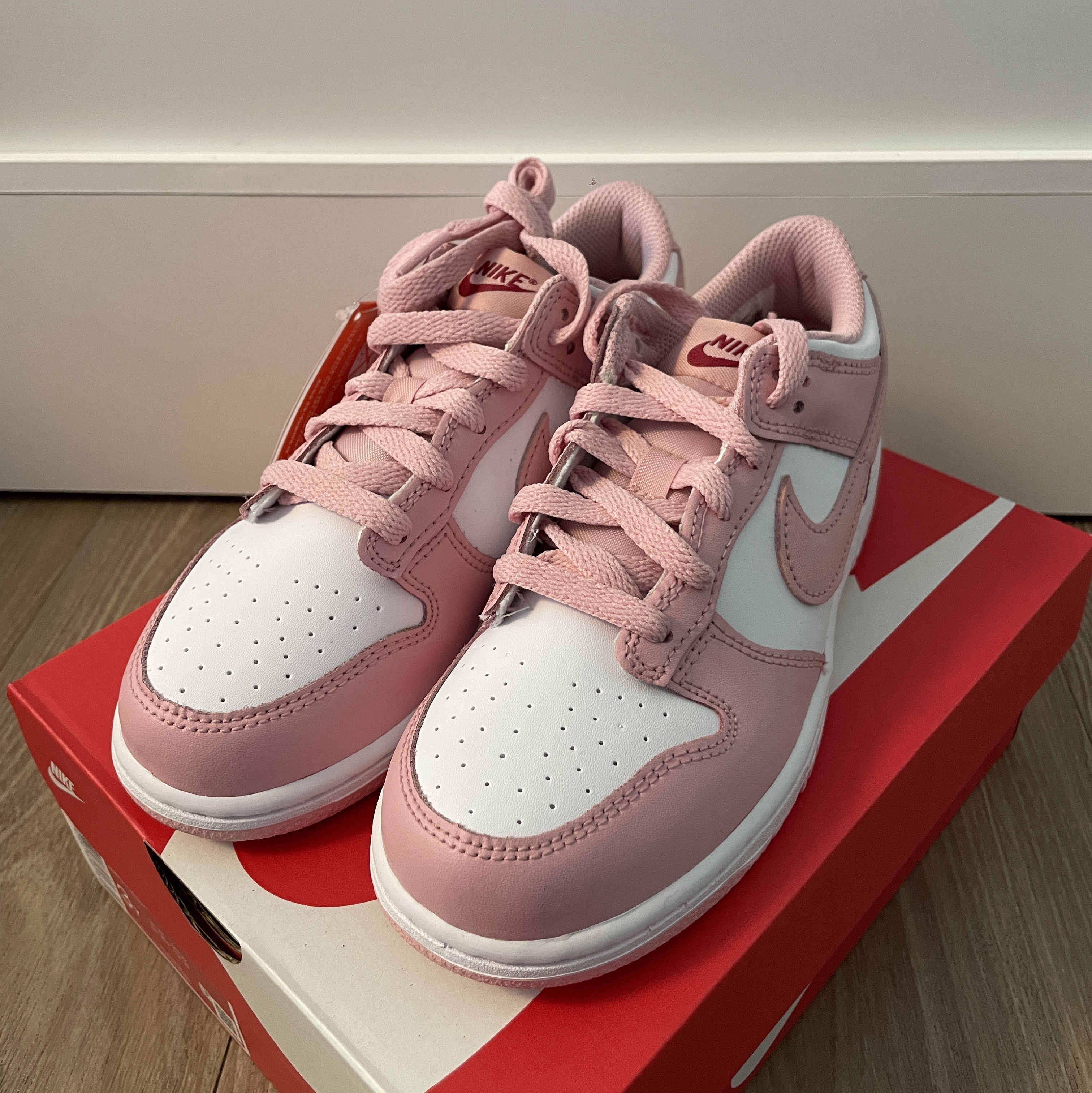 (PS) Nike Dunk Low White Pomegranate 착용 스타일