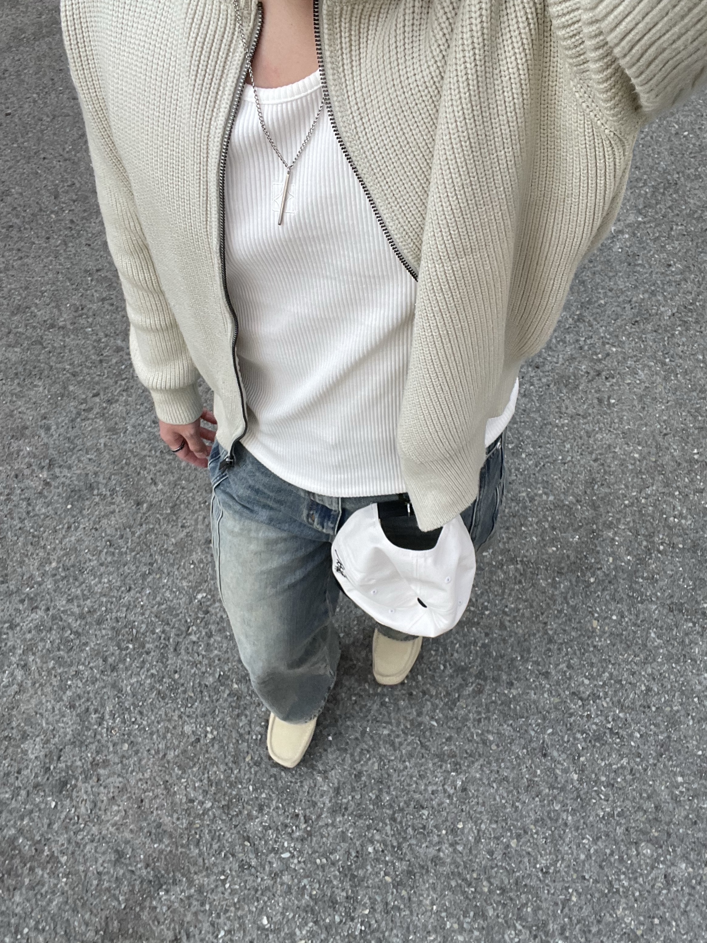 Clarks Wallabee Maple Suede, Stussy Chenille S Low Pro Cap Natural 착용 스타일 - 2
