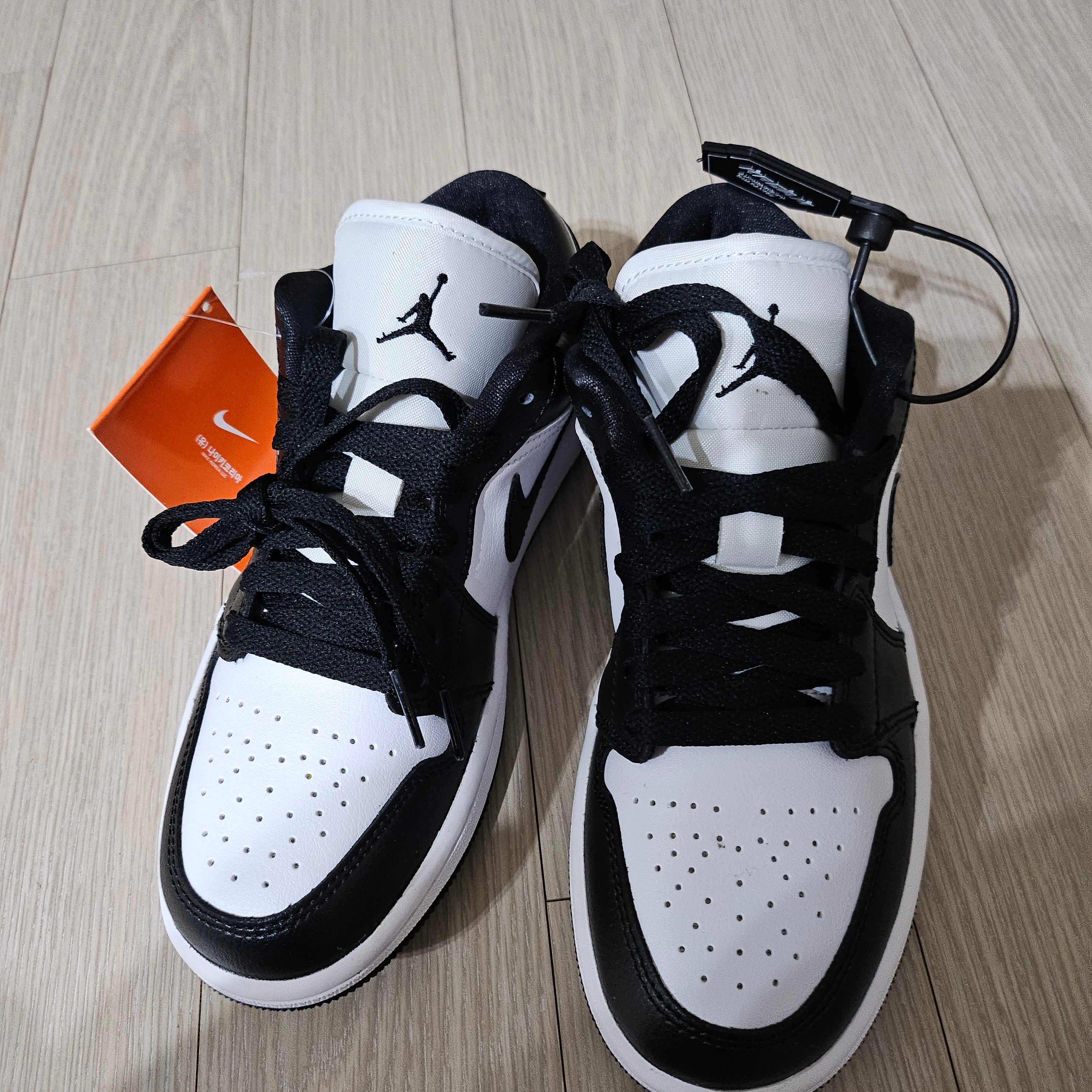 (W) Jordan 1 Low Black and White 착용 스타일