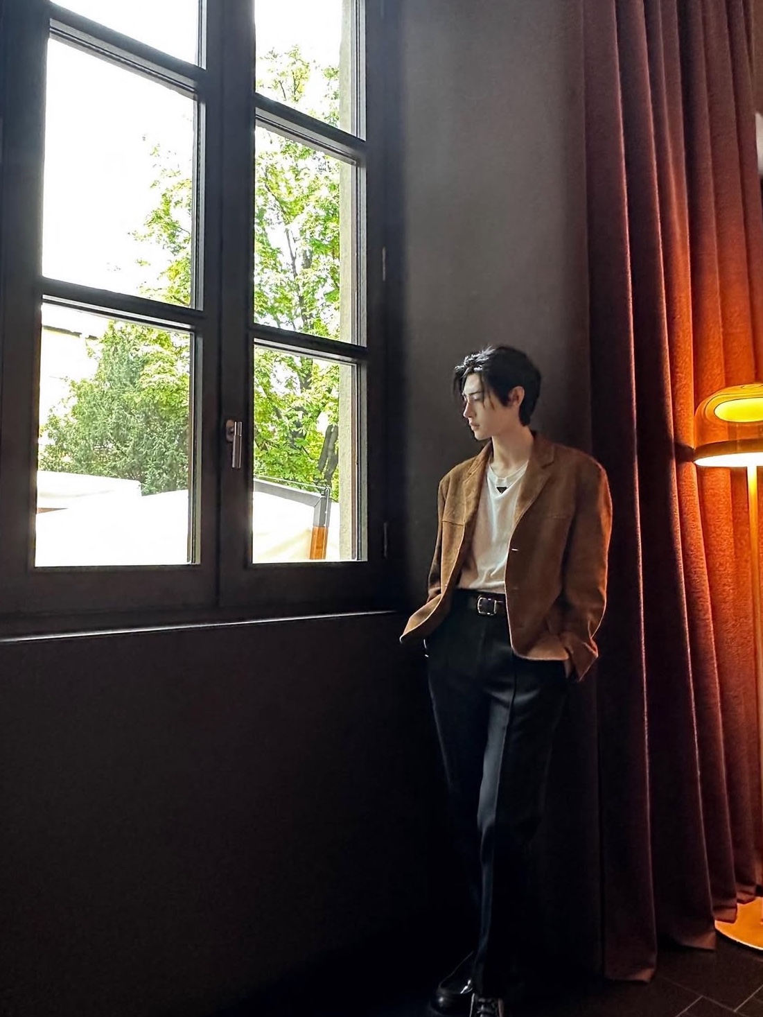 (W) Prada Stretch Natte Pants Black, (W) Prada Suede Jacket Tobacco 착용 스타일