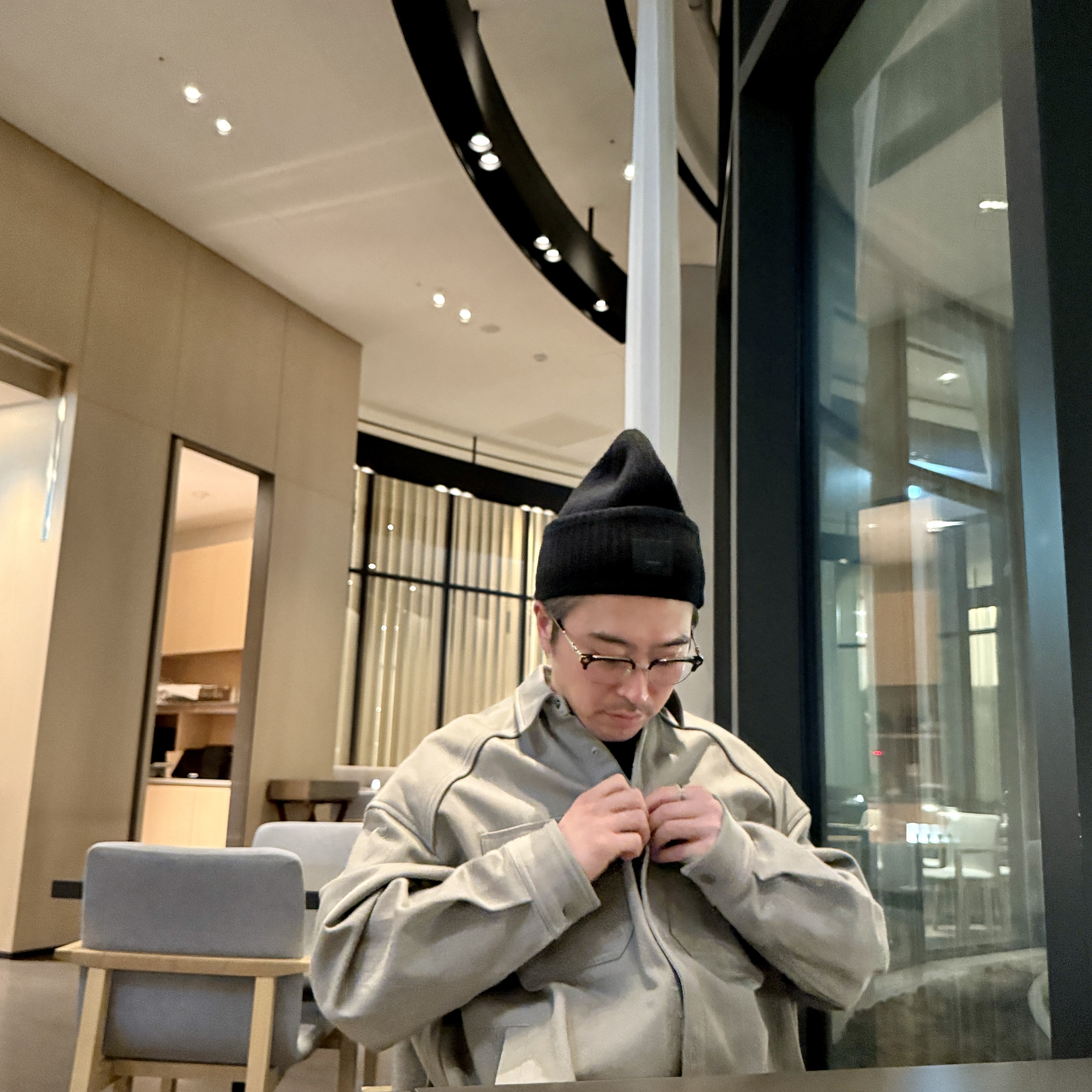 Chrome Hearts Bonennoisseur II Black Brushed Silver, Acne Studios Large Face Logo Beanie Black 착용 스타일