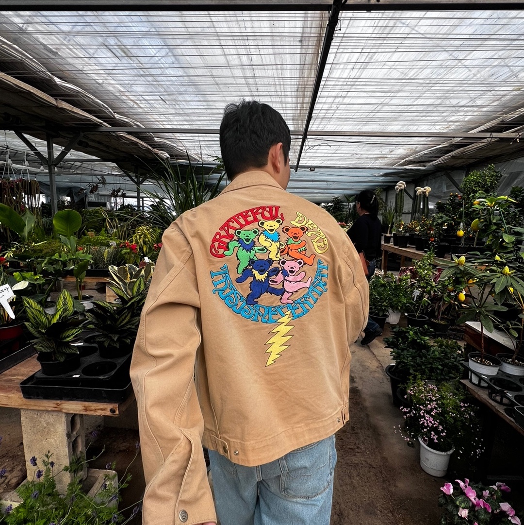 Thisisneverthat x Grateful Dead Lightning Carpenter Jacket Tan, Dr. Martens 1461 Smooth Black 착용 스타일
