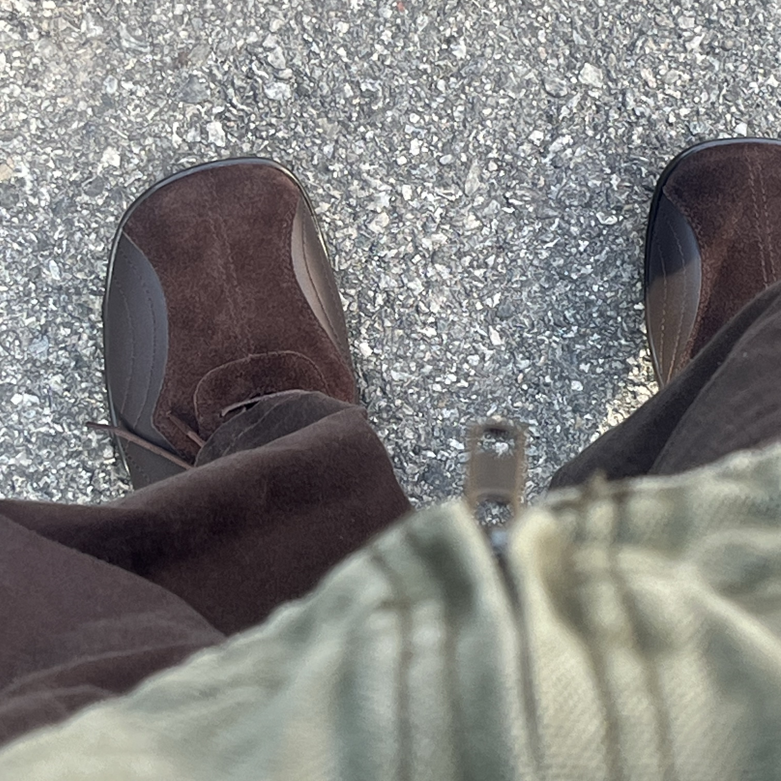 Pemont Square Brown, Uniqlo U Wide FIt Chino Pants Dark Brown 착용 스타일
