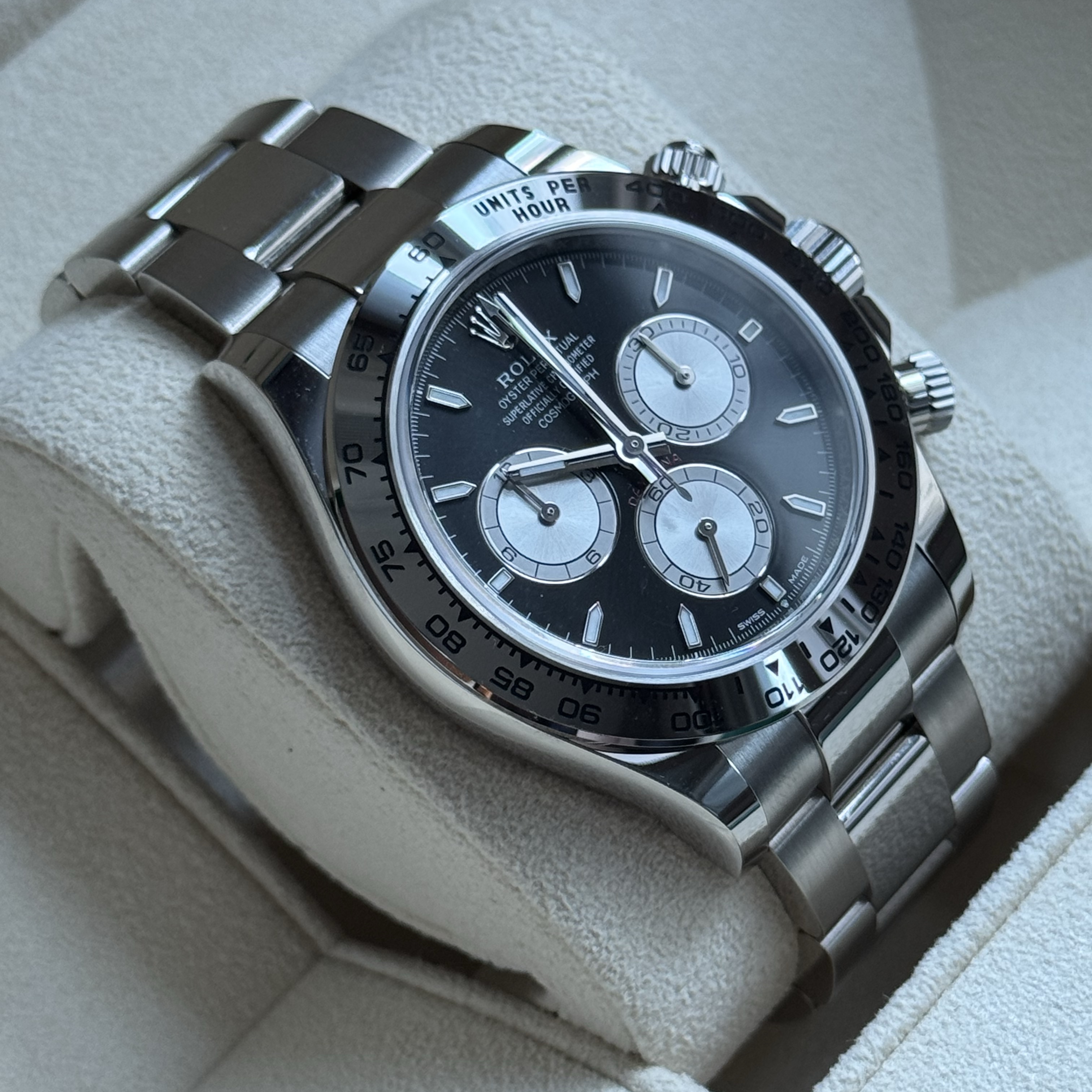 Rolex Cosmograph Daytona 40mm 126509 Bright Black Steel Oyster 착용 스타일