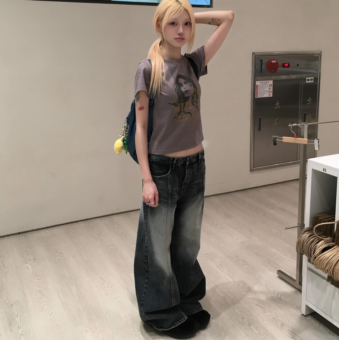 Thevinylhouse Vintage Woman Tee Mocha 착용 스타일 - 2