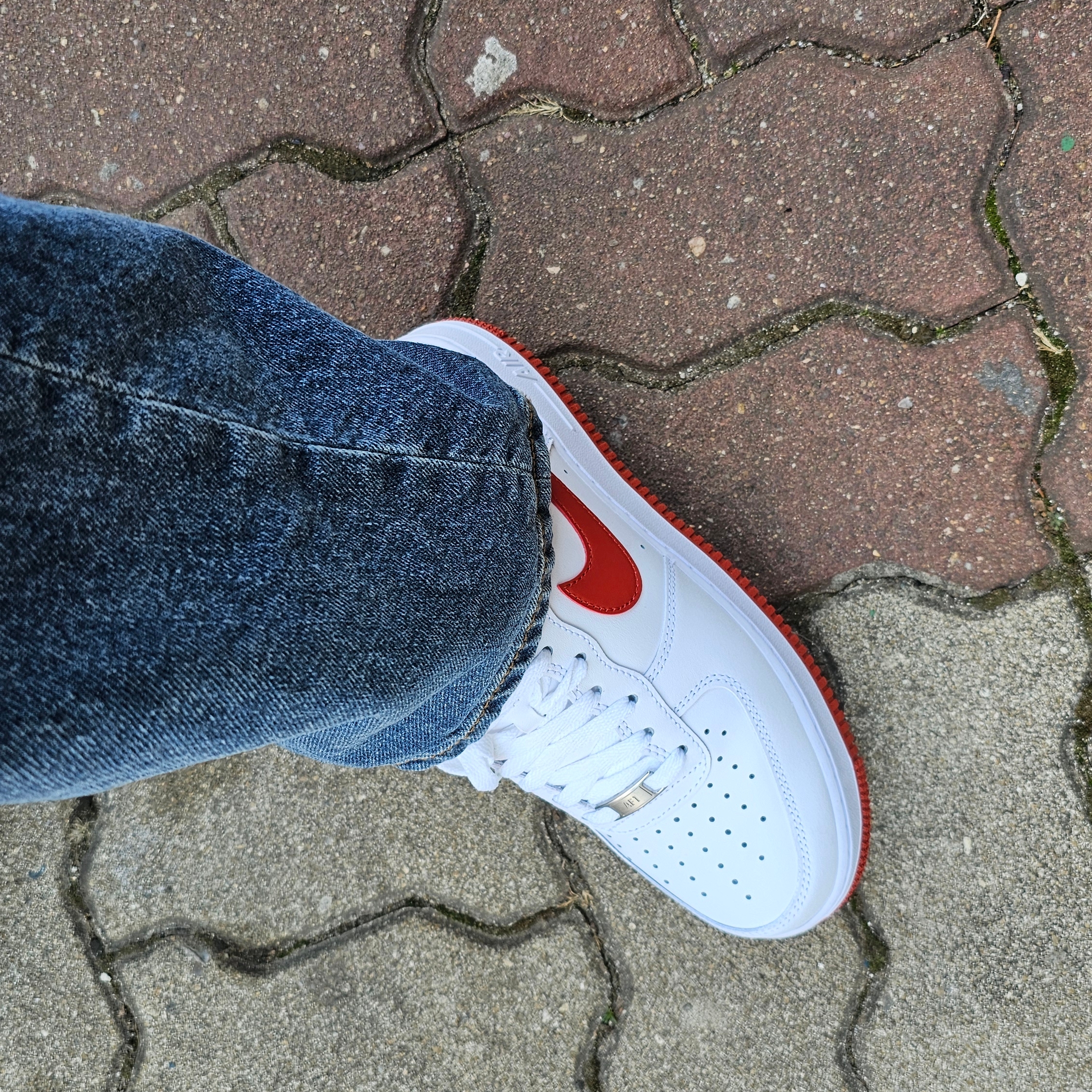 Nike Air Force 1 '07 White Dragon Red 착용 스타일