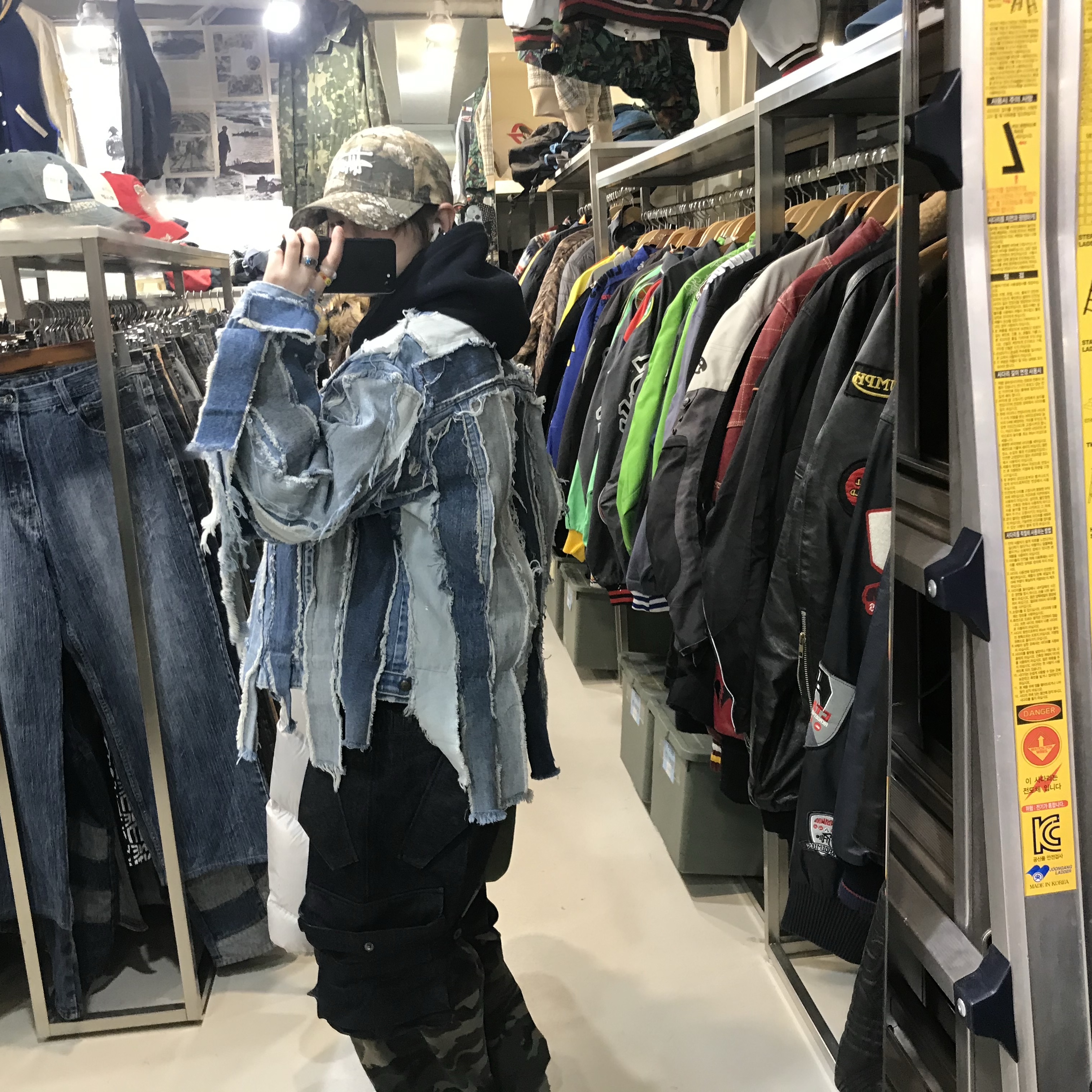 [KREAM 단독] ADSB Andersson Bell Raptor Layered Cargo Pants Indigo Green 착용 스타일